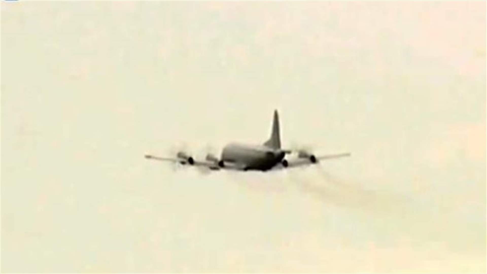 Weather stalls search for AirAsia black boxes; first victim buried   