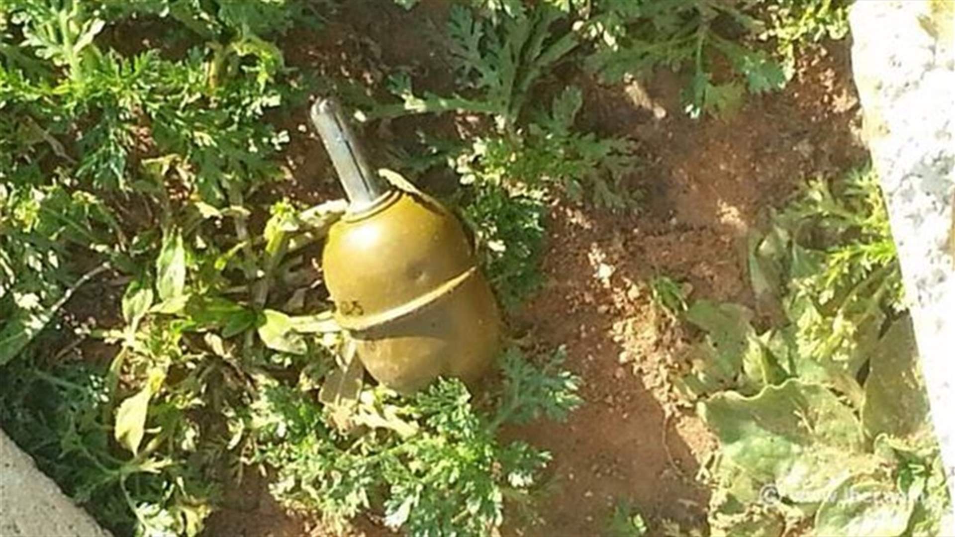  العثور على قنبلة يدوية في ملعب لكرة القدم في بلدة برقايل