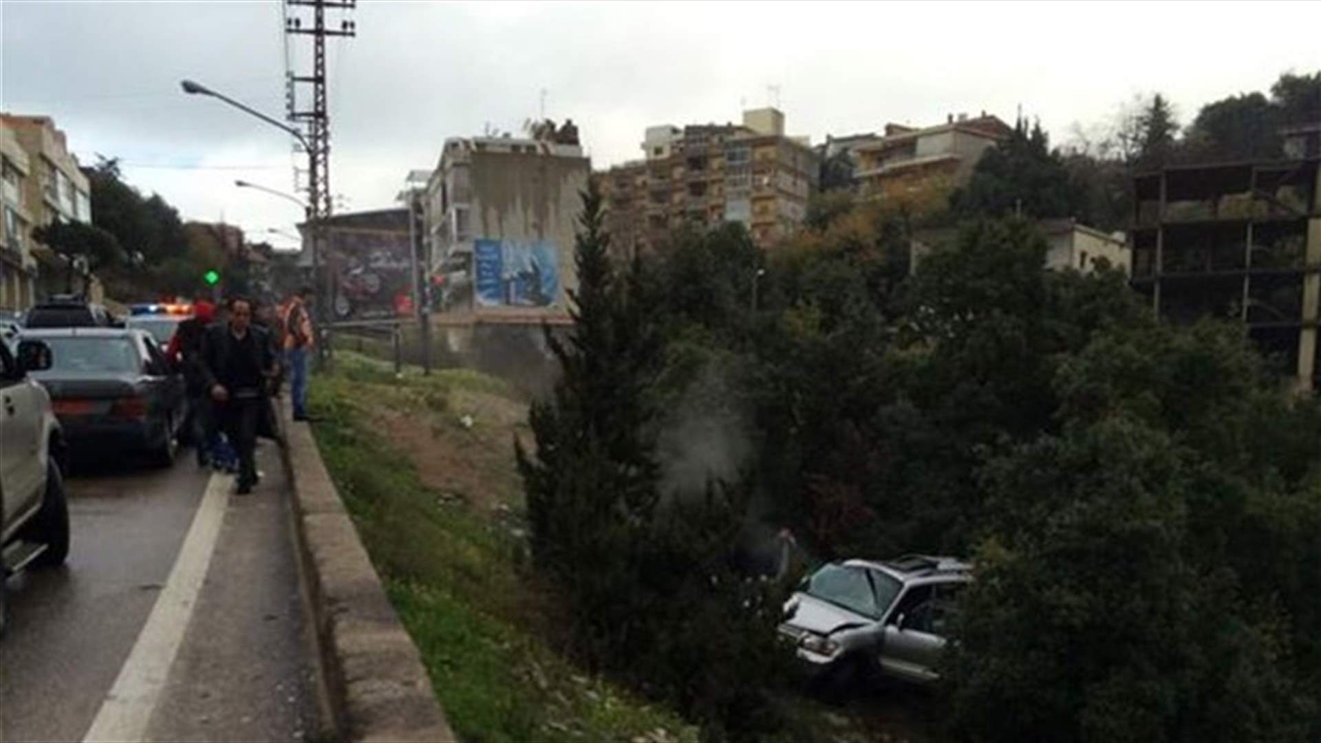 تدهور سيارة على طريق عام عجلتون