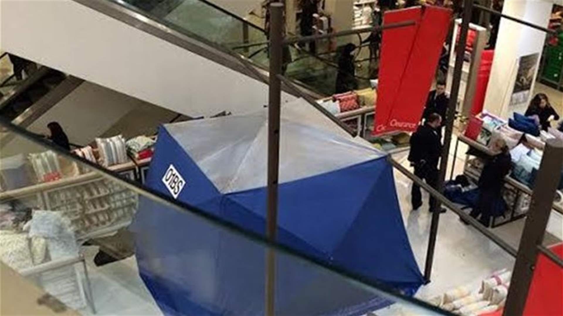 القى بنفسه من الطابق الخامس..فارعب المتسوقين في المتجر