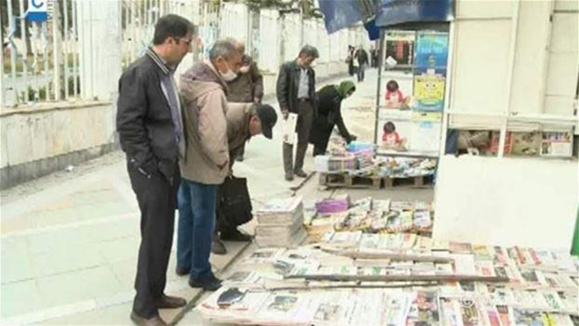 الايرانيون ينتقدون سياسة وزير خارجيتهم بادارة ملف النووي