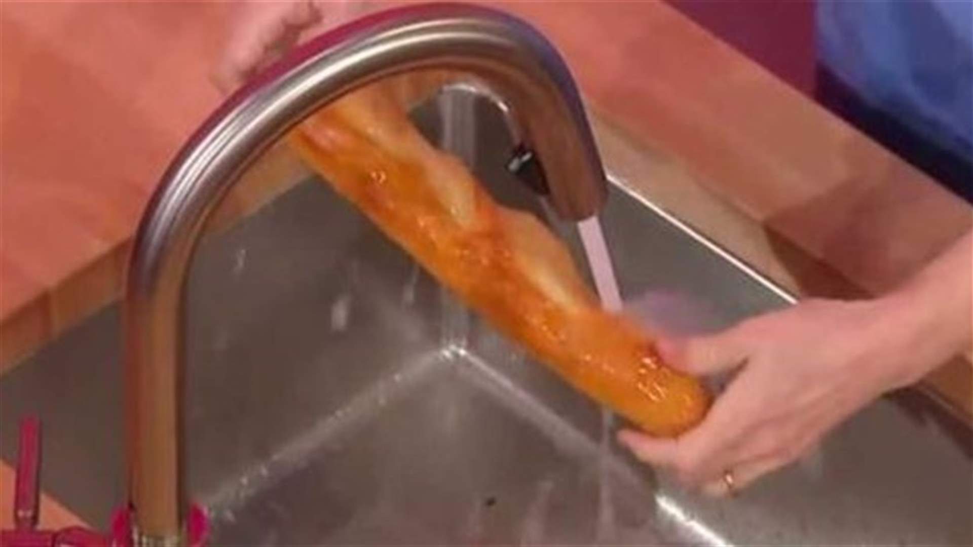 [VIDEO] Helpful Trick To Revive Stale Baguette