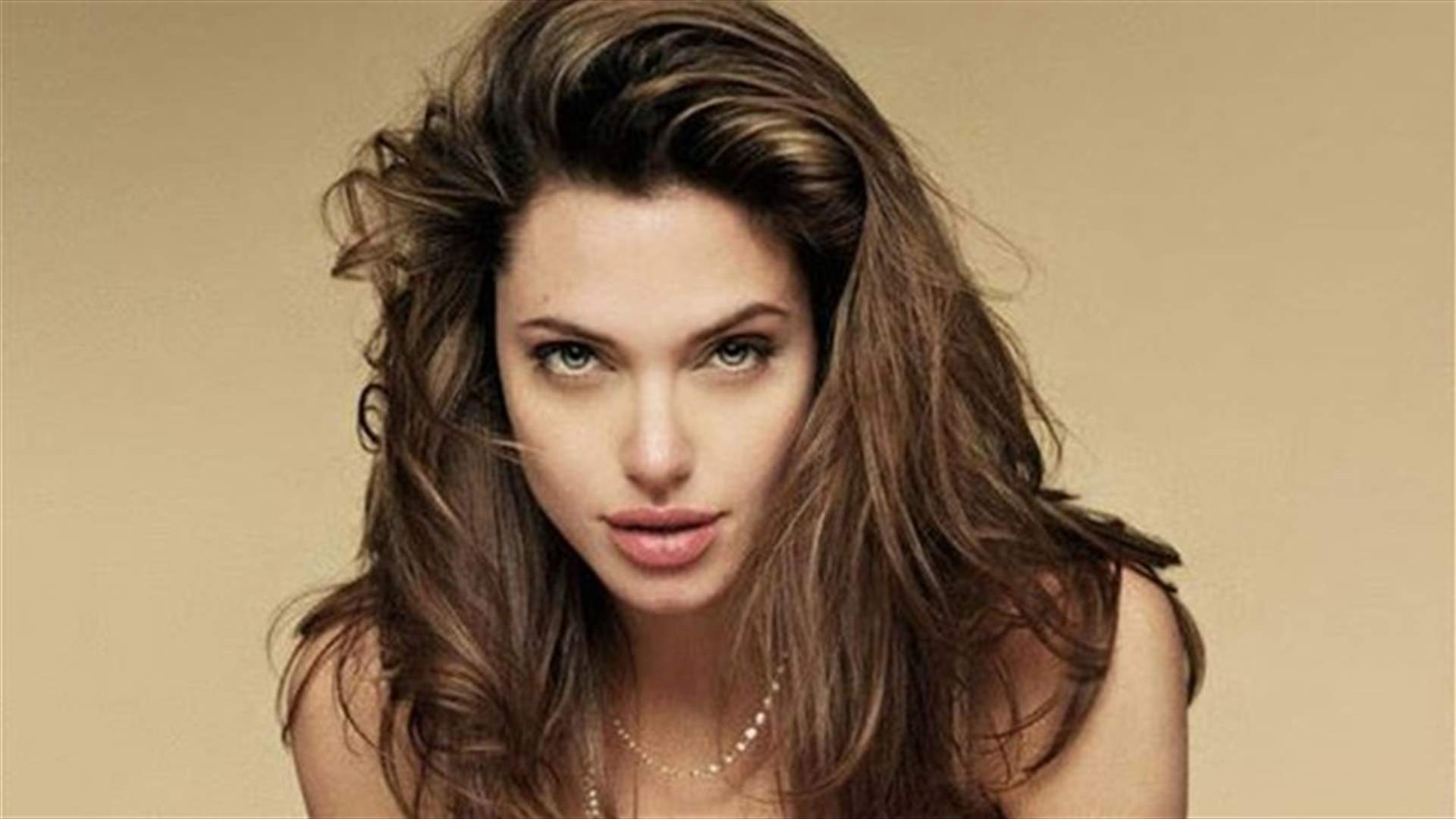 لماذا التقت أنجيلينا جولي البابا فرنسيس؟