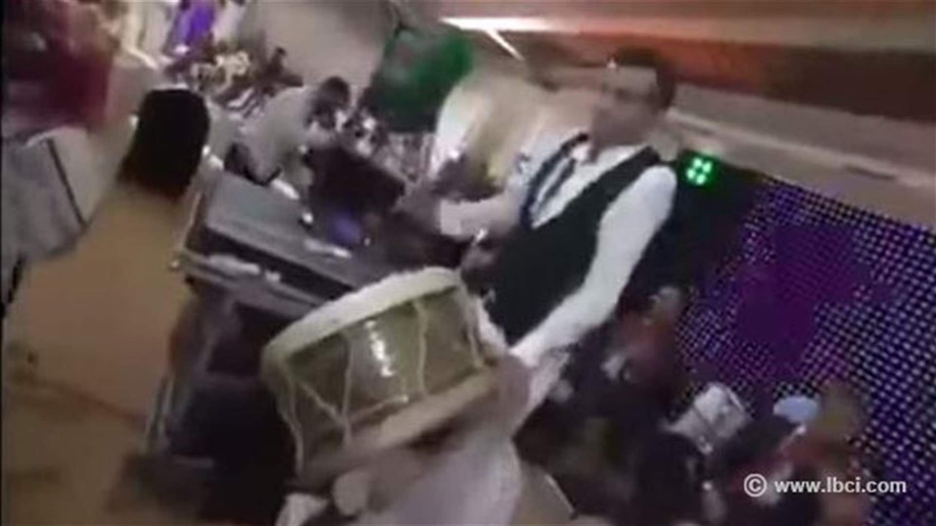 بالفيديو: وفاة "طبال" في حفل زفاف