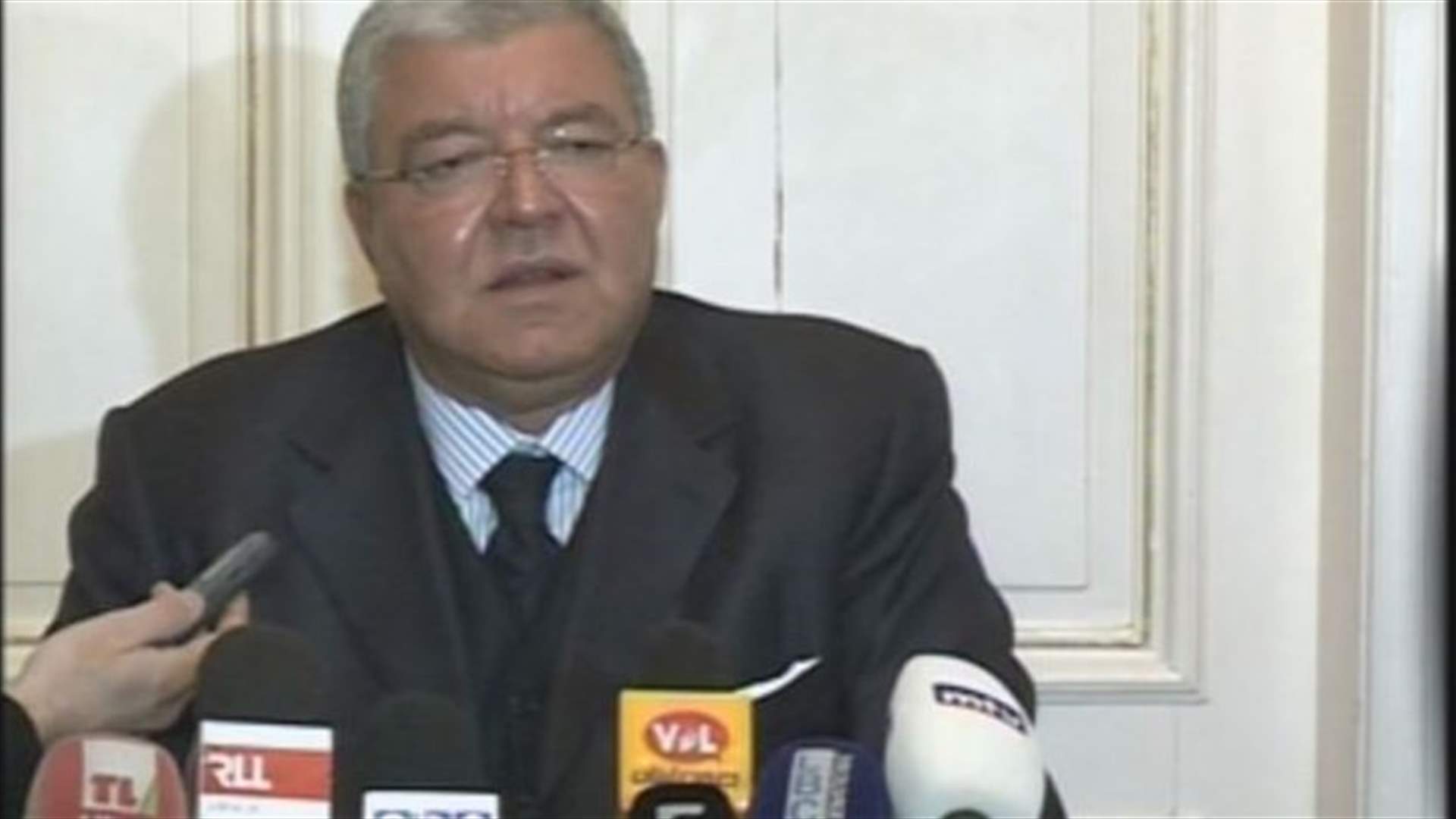 المشنوق بعد زيارته عودة : السقف الوحيد للحوار الحفاظ على سلامة البلد وأمنه