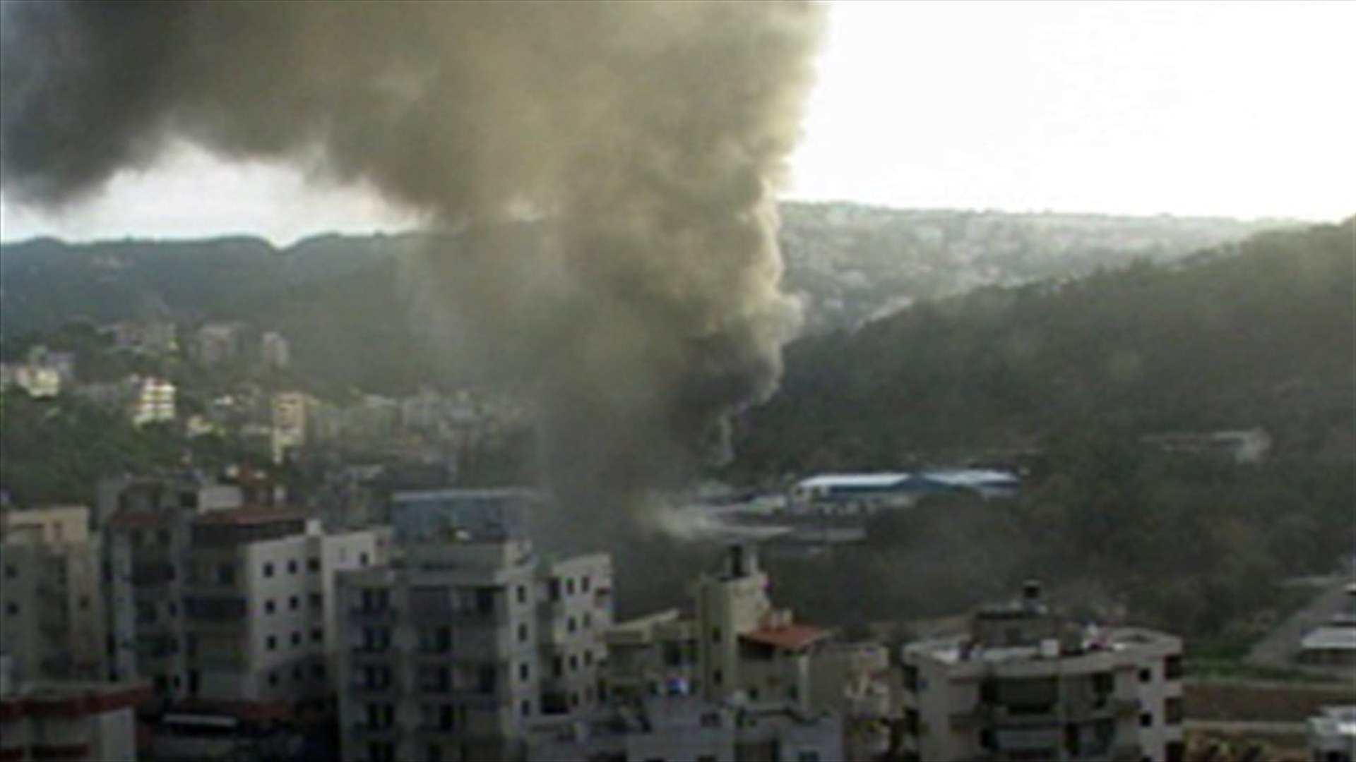 اخماد حريق في معمل بين منطقة وادي جعيتا وذوق مصبح 
