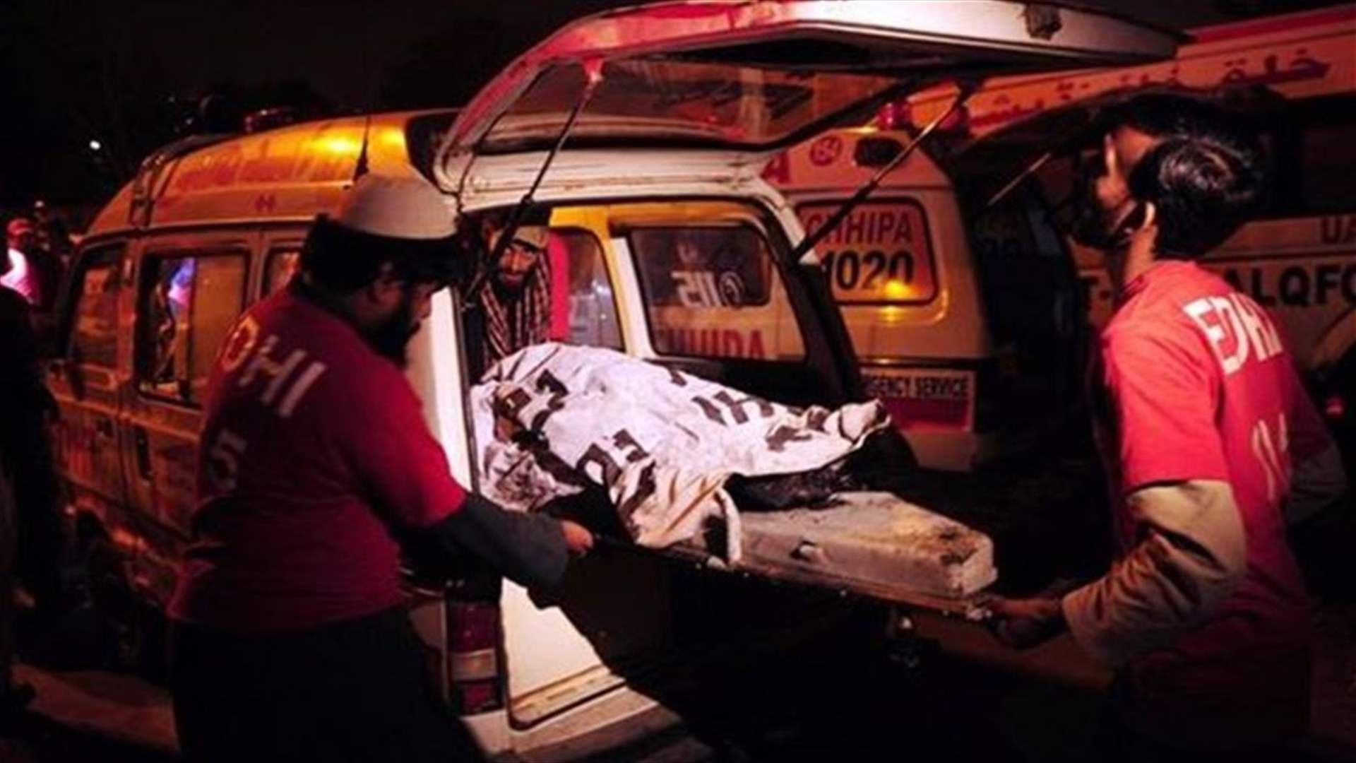 57 قتيلا في باكستان باصطدام بين حافلة وصهريج