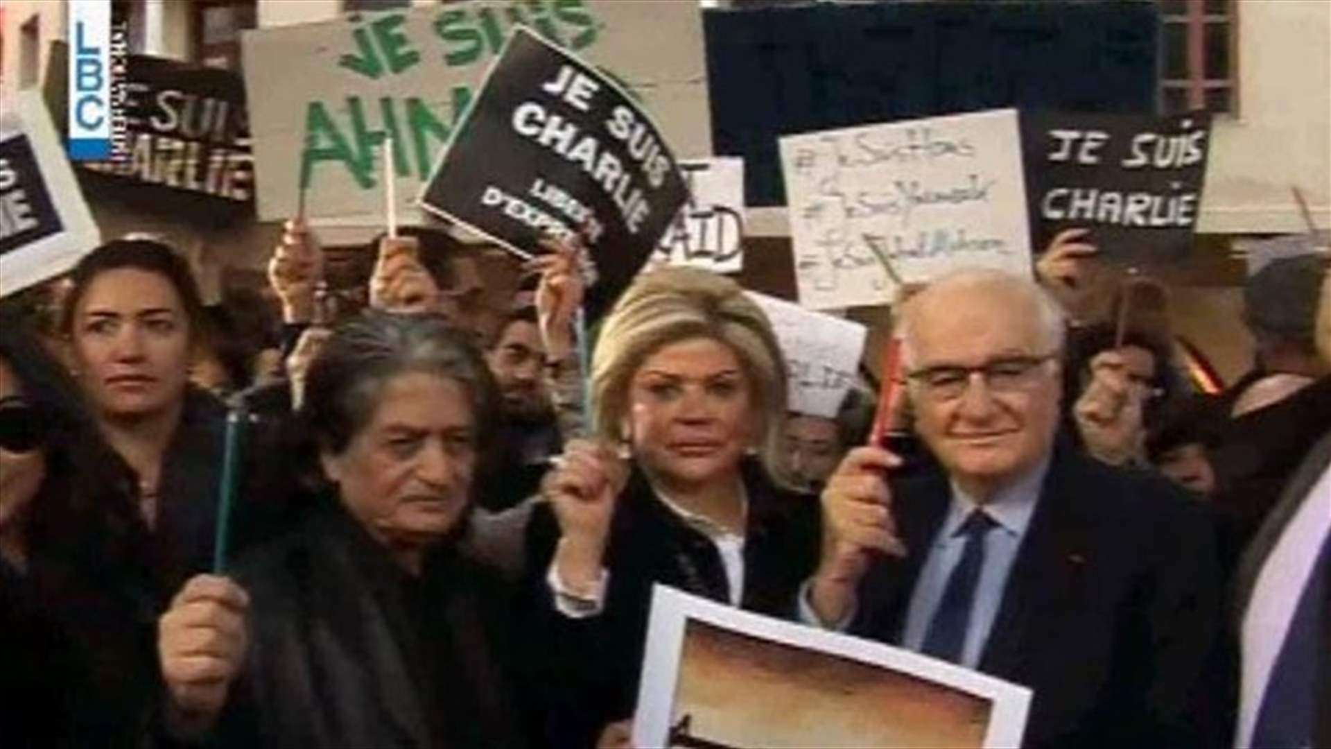 REPORT: Lebanese Journalists, officials hold solidarity sit-in to honor Paris victims