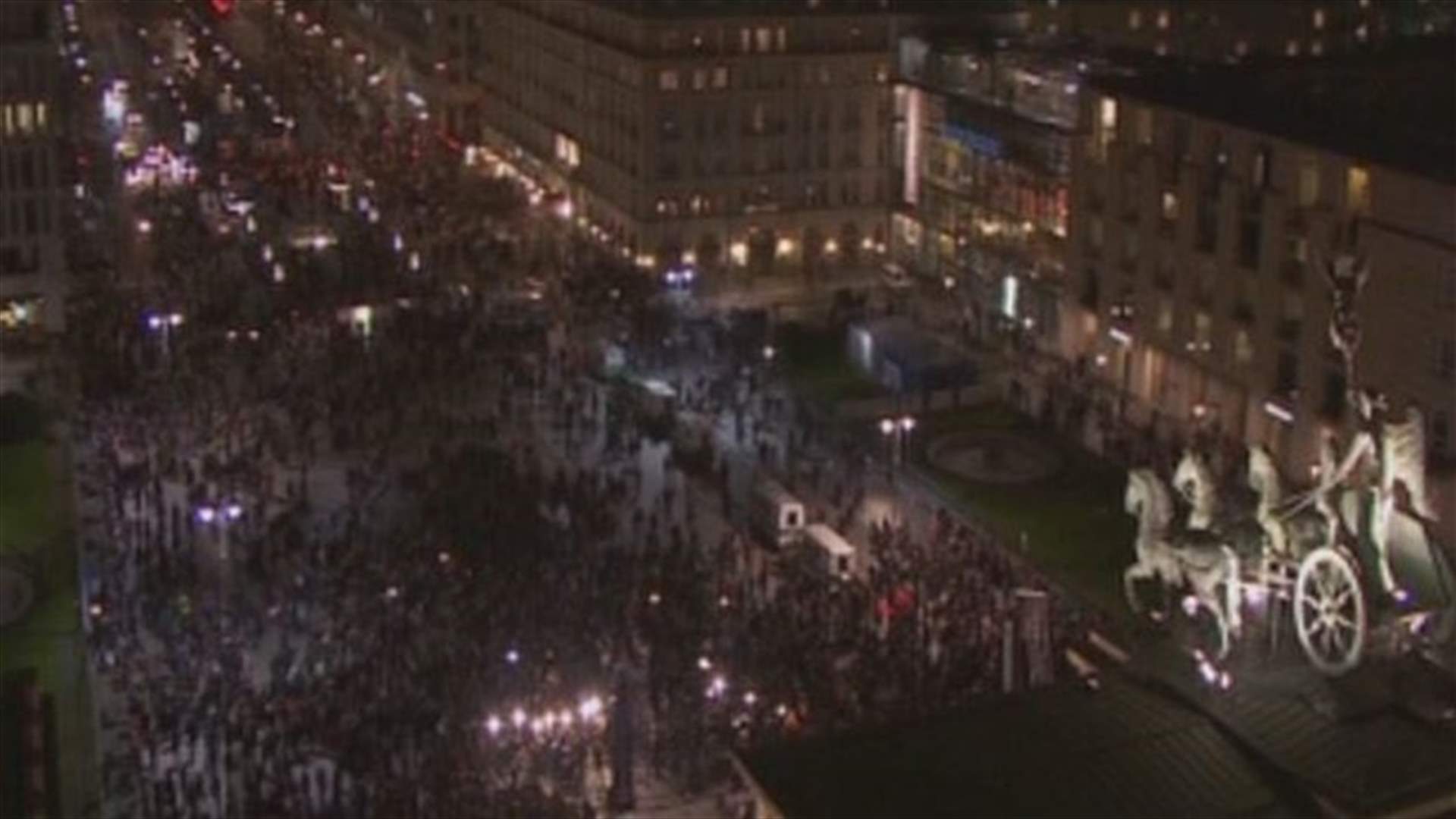 الالاف على راسهم ميركل ينددون في برلين بالاسلاموفوبيا والعنف
