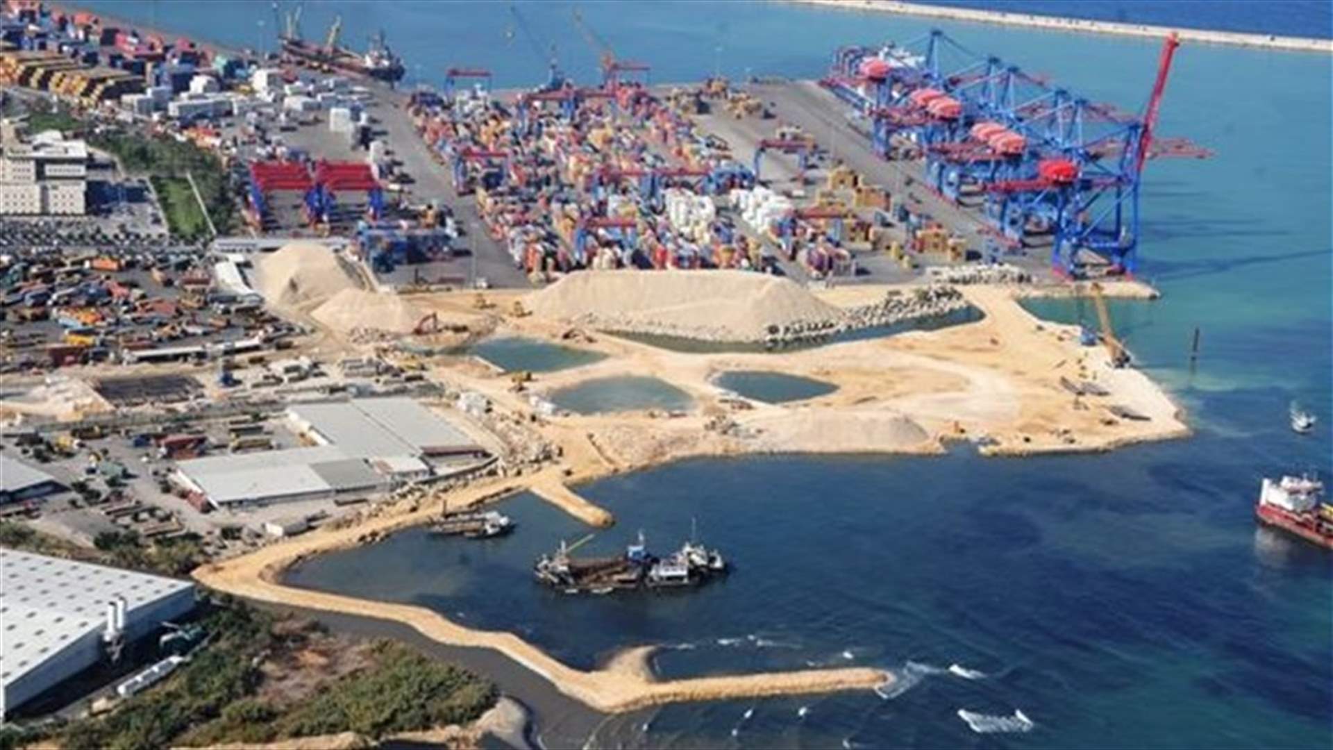 الجمهورية: جمع الردميات على طول الرصيف الرابع عشر بالحوض الرابع مستمر