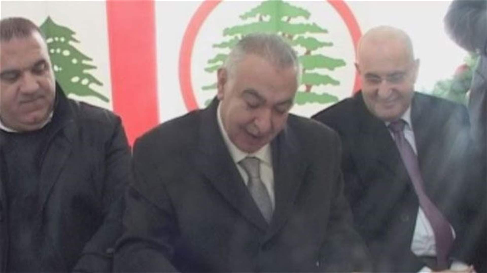 حملة لتوقيع عريضة لوقف معمل الاسمنت في زحلة