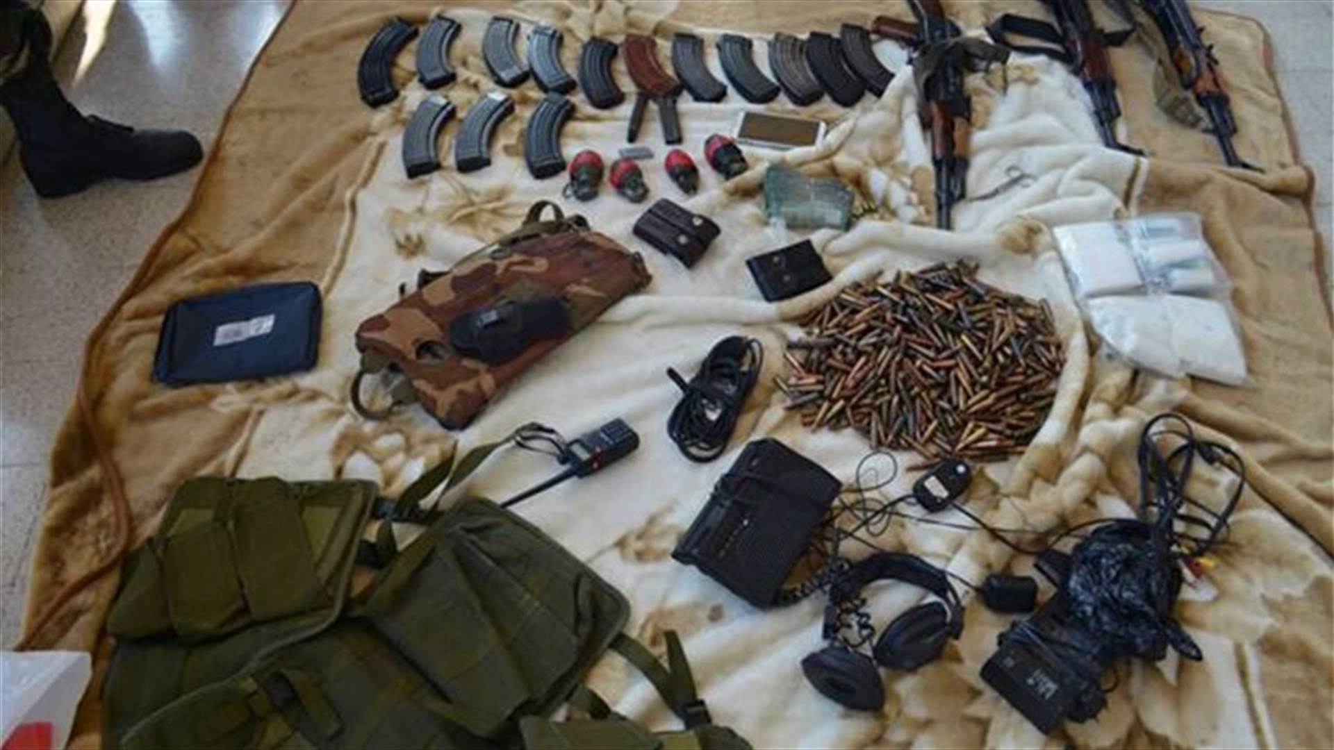 [PHOTOS] LAF units seize weapons, hand grenades during Tripoli raids