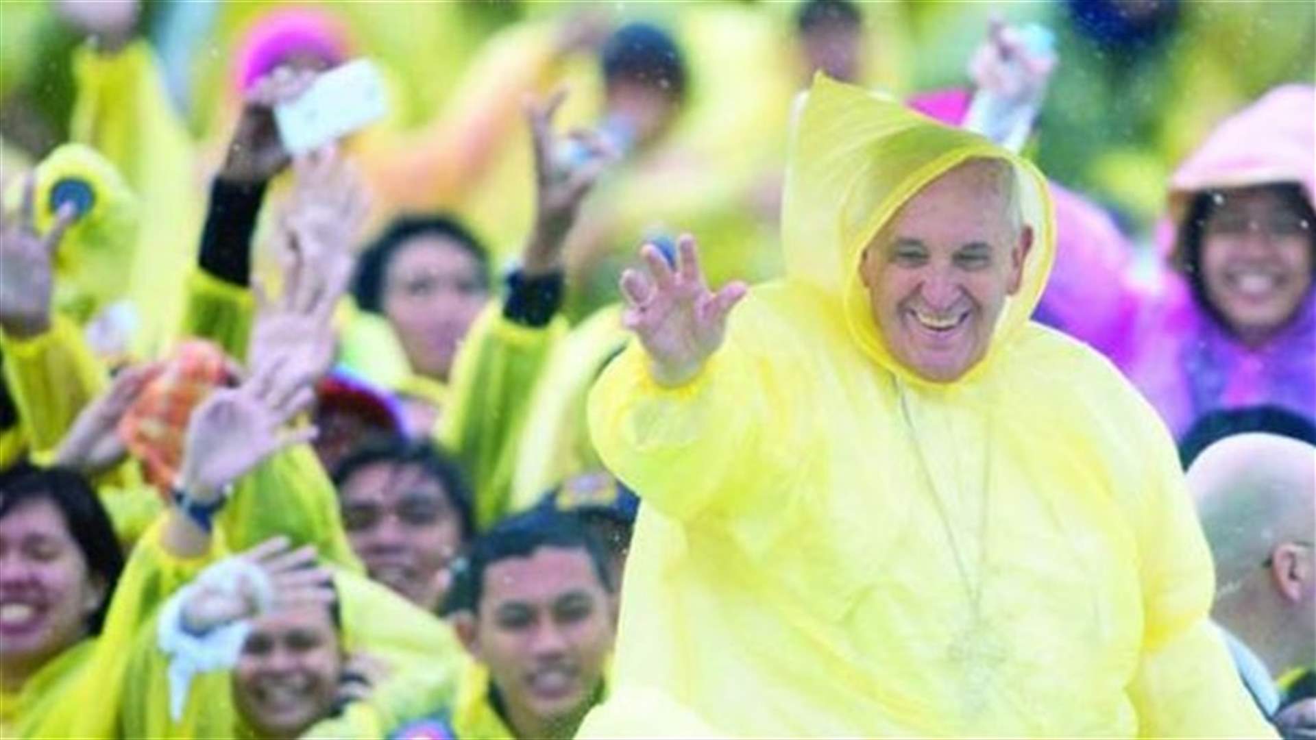Thousands hope for glimpse of Pope on way to airbase