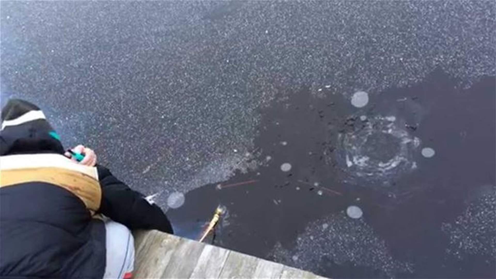 [VIDEO] Man Lights Fireworks Underwater And The Results Are Amazing