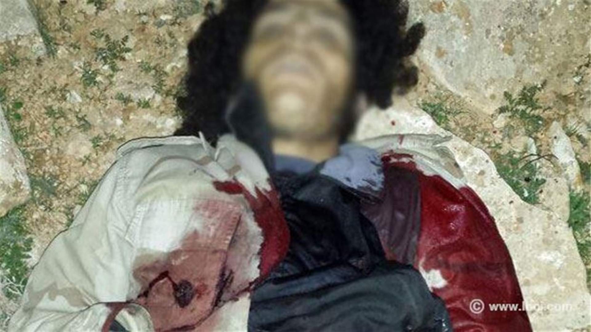بالصور - هذا ما تركه المسلحون في تلة الحمرا بعد معركة رأس بعلبك