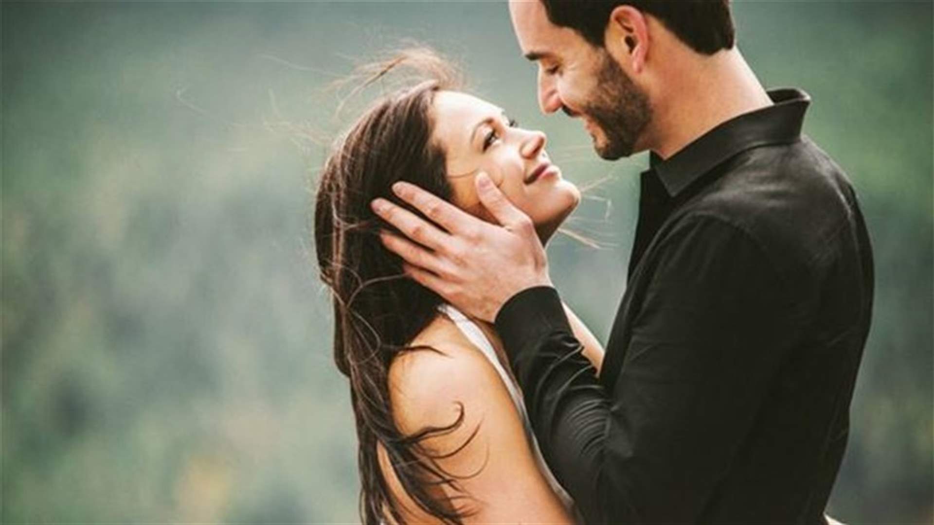 10 دلالاتٍ لوقوعكم في الحبّ!