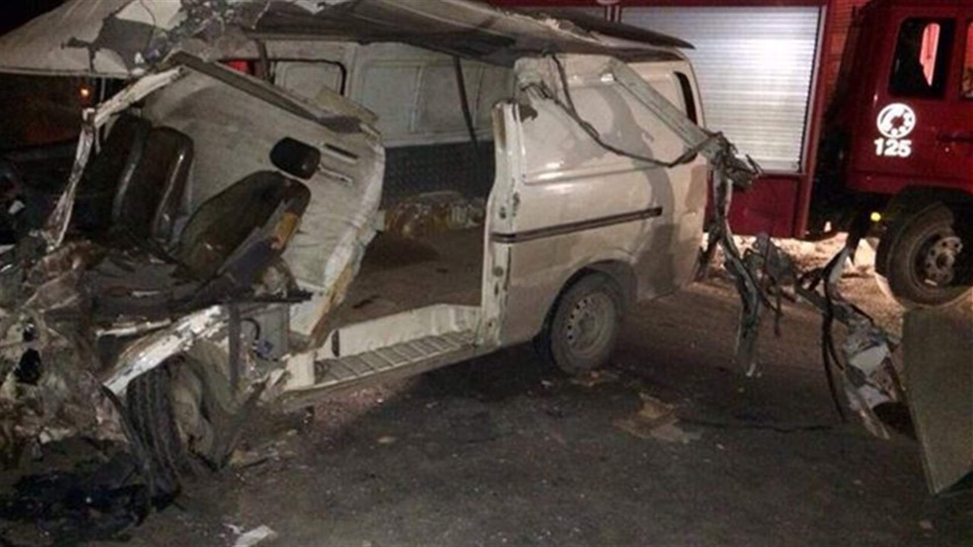 بالصور..جريح بحادث مروع على طريق بر الياس المصنع