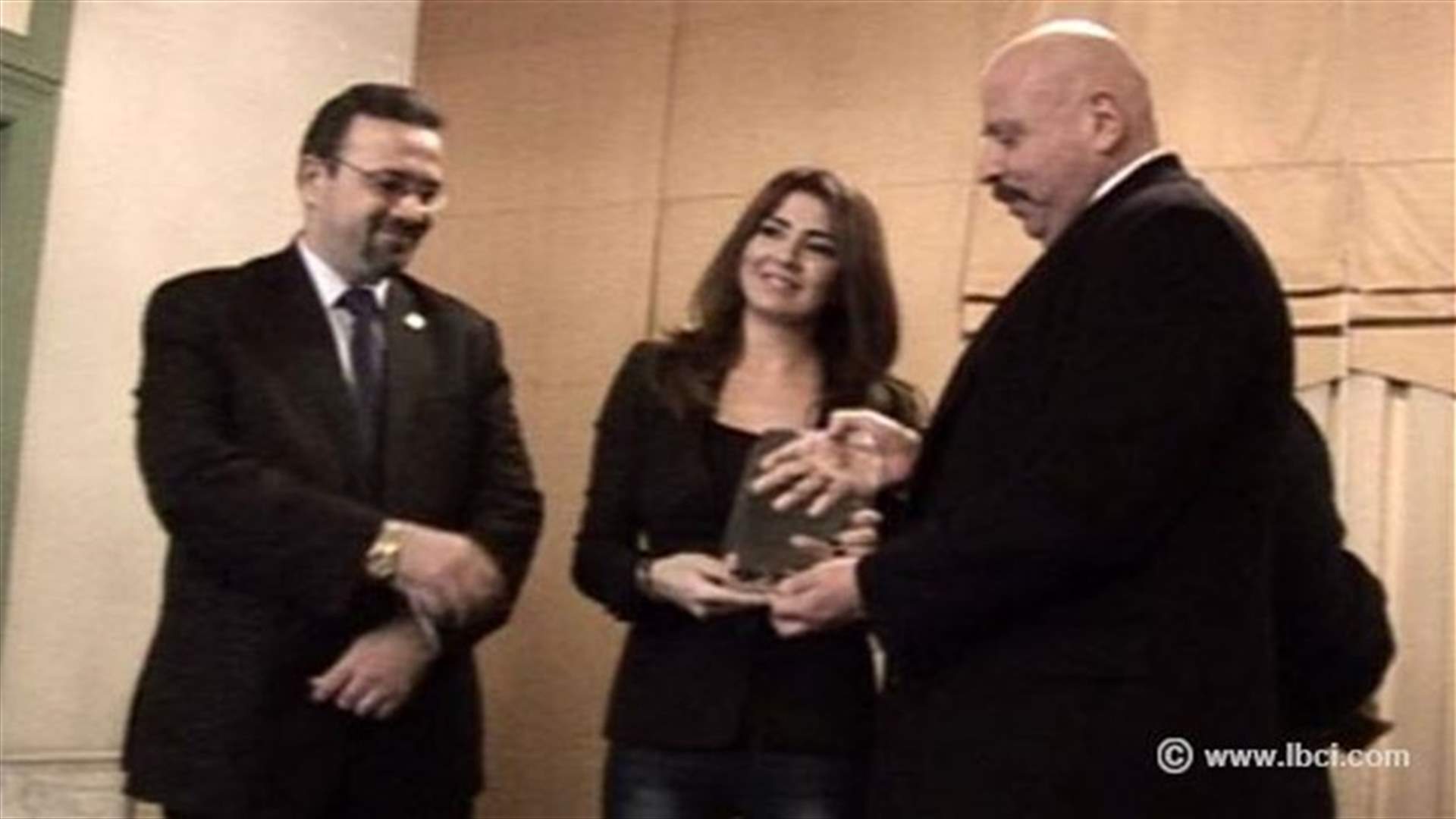 ريمي درباس تحصل على جائزة افضل اعلامية للعام 2014 -2015 