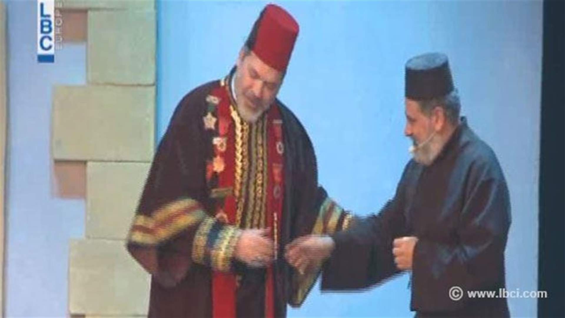 "يوسف بك كرم" حاضر على خشبة المسرح... 