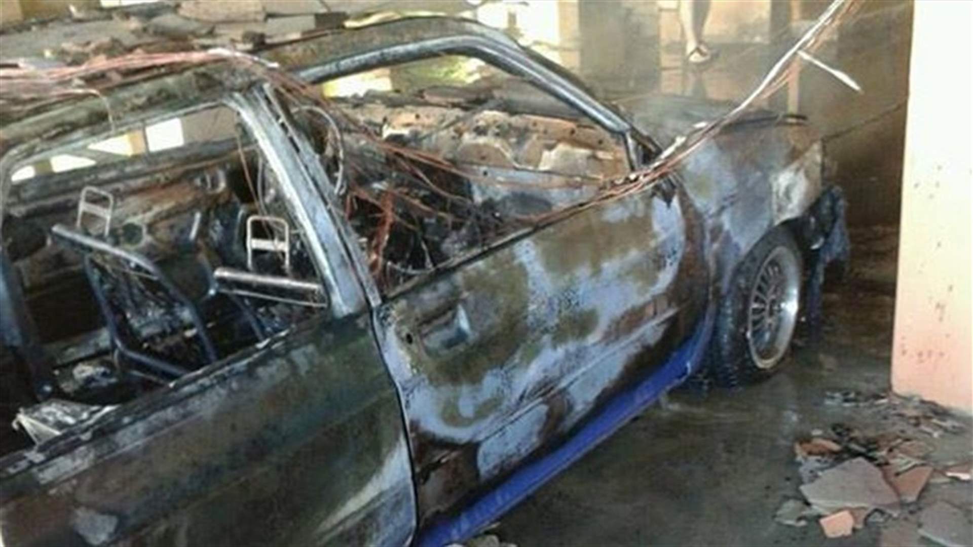 اخماد حريق سيارة امتد إلى إحدى الشرفات في الناعمة