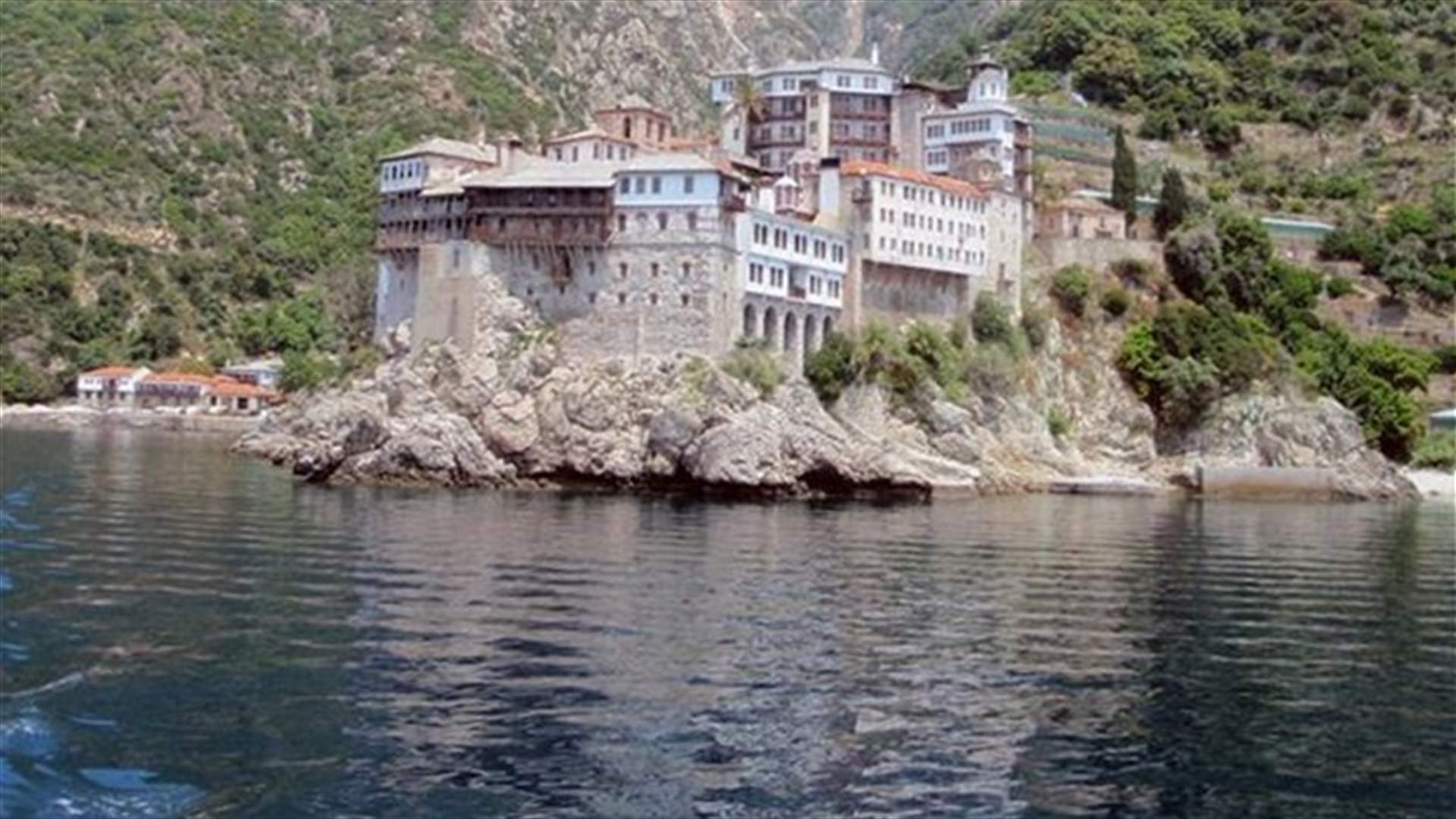 دولة يسكنها الرجال فقط وتمنع النساء من دخولها