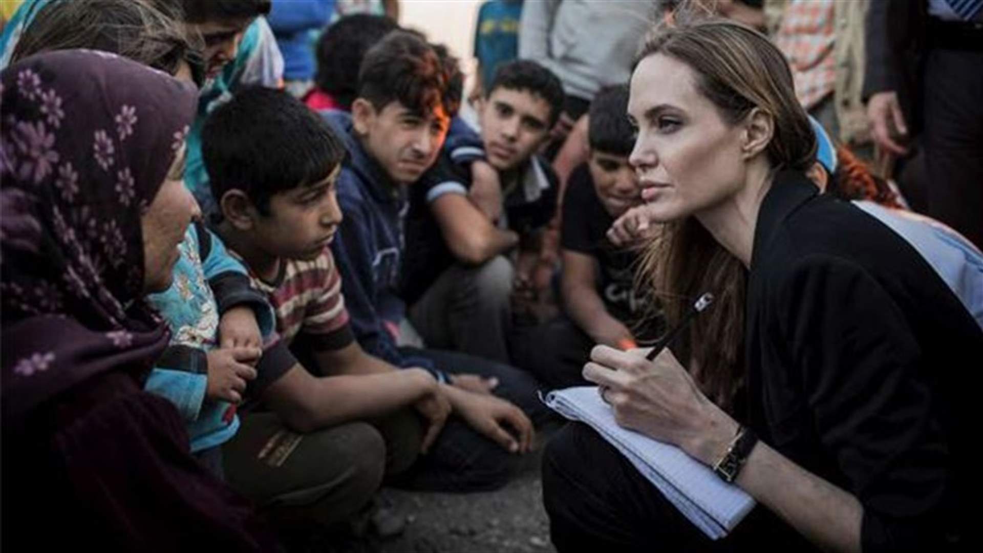 أنجلينا جولي تأمل أن يساعد أكاديميون في مكافحة العنف الجنسي ضد النساء