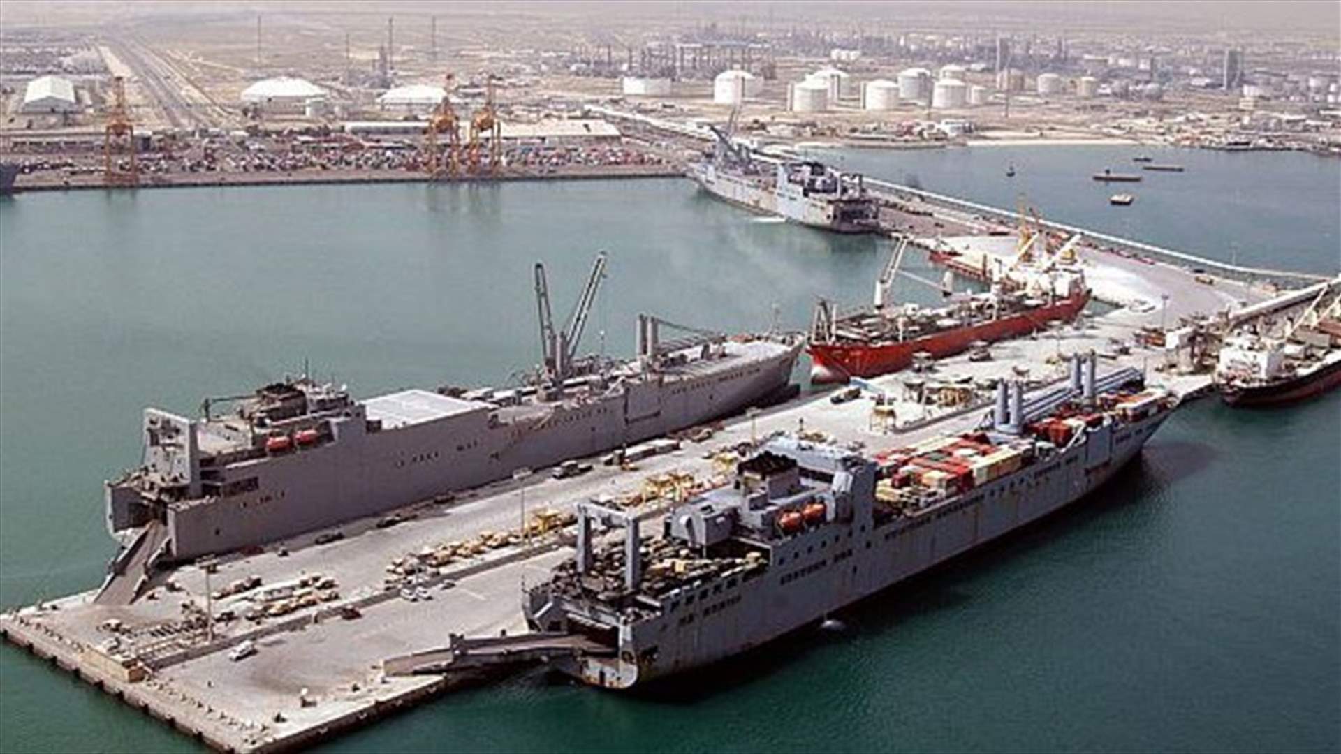 الكويت توقف عمل مرافئها النفطية بسبب سوء الأحوال الجوية