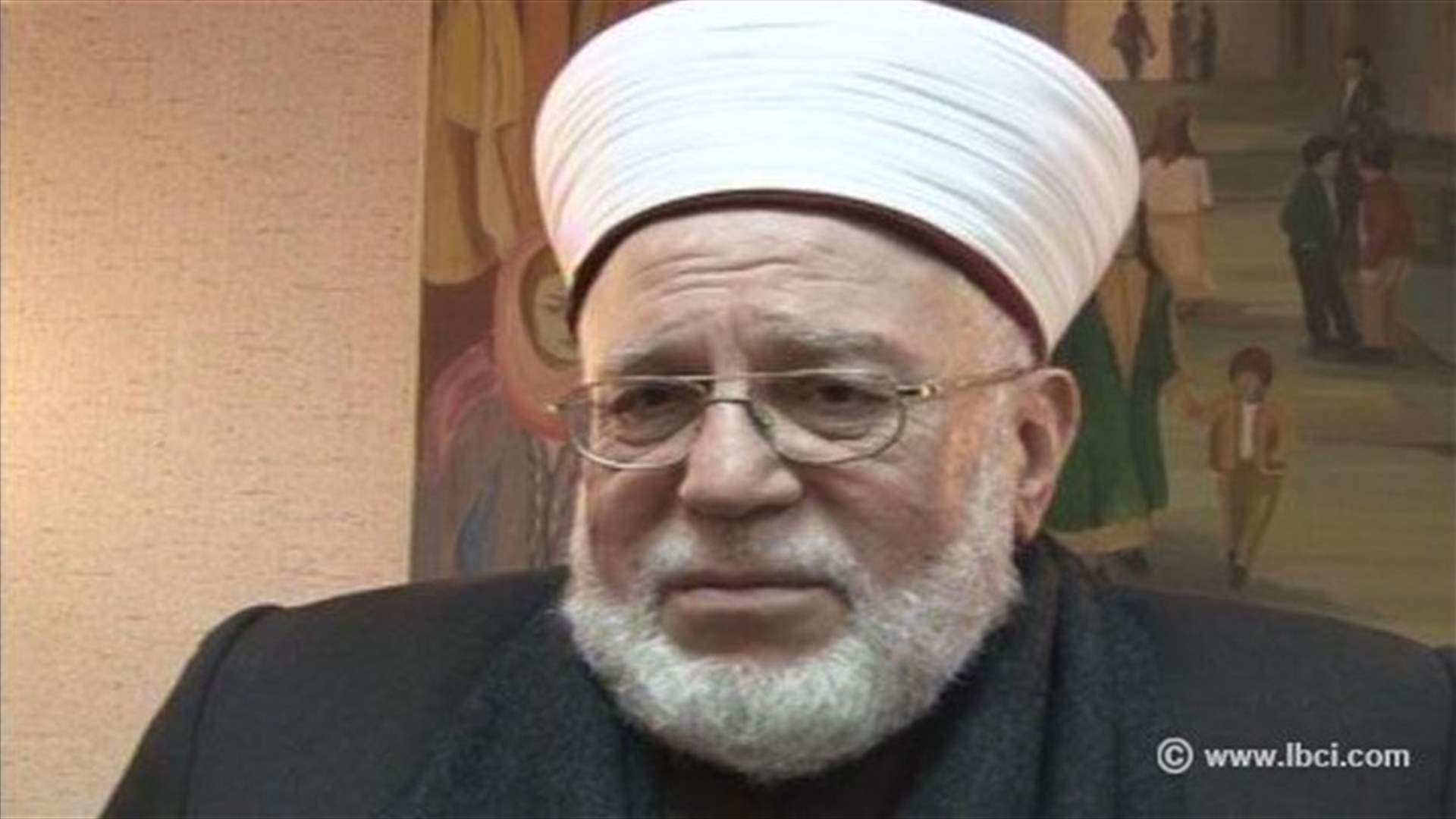  العلماء المسلمين: لطي موضوع إزالة الرايات من ساحة عبد الحميد كرامي