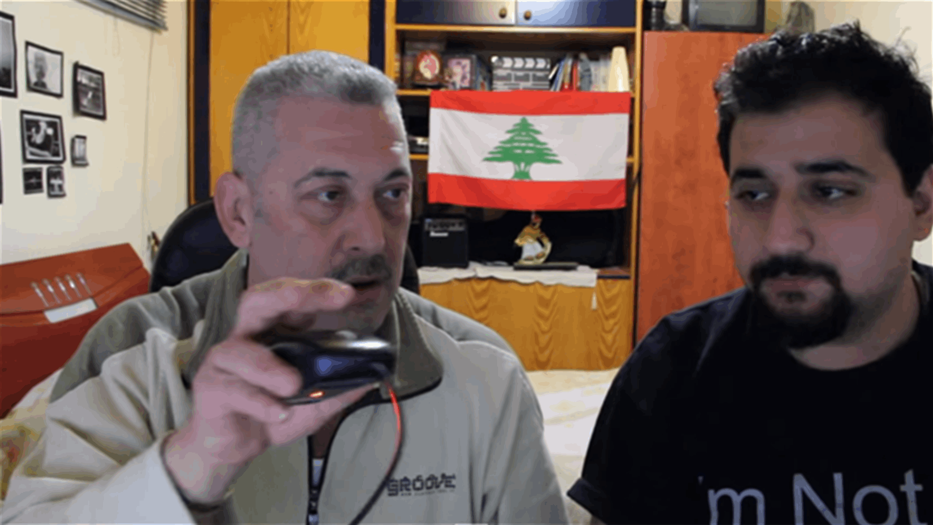 بالفيديو: مغامرة شاب لبناني مع والده... أول درس في الكمبيوتر