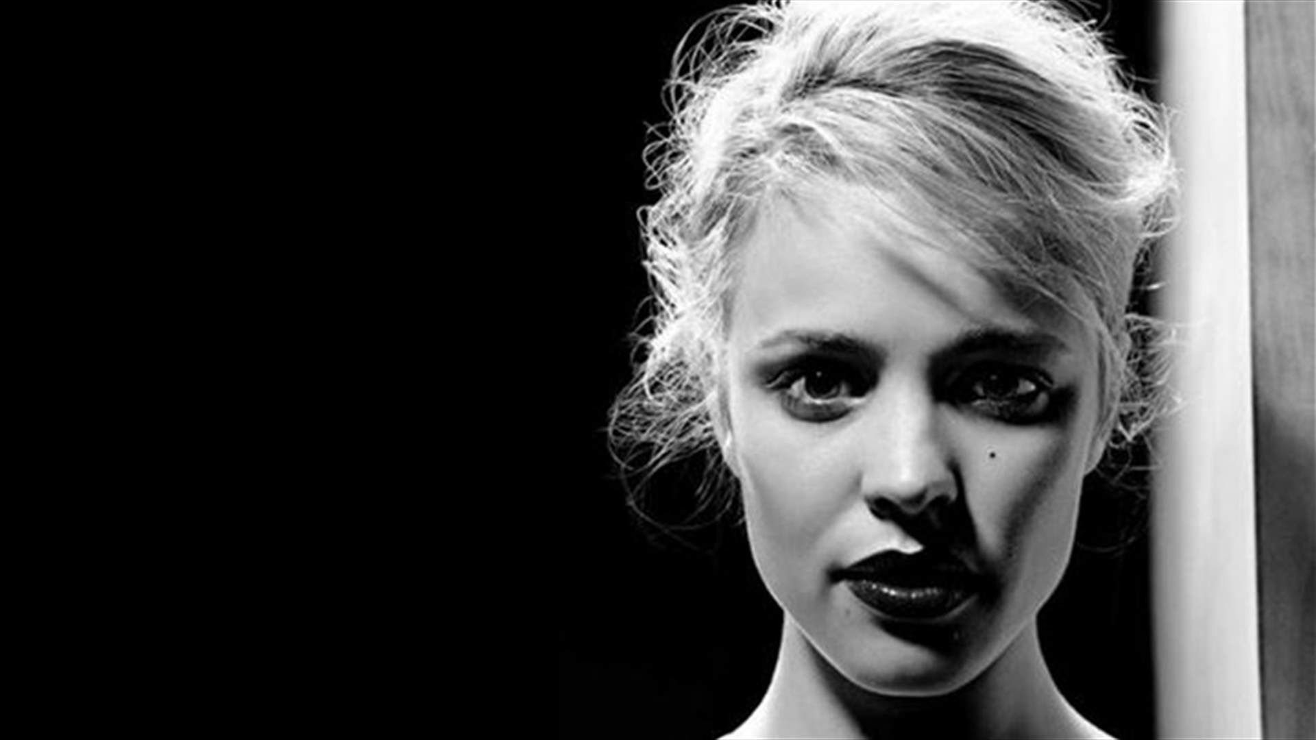 [PHOTOS]: Seven Easy Steps To Look Better In Photos