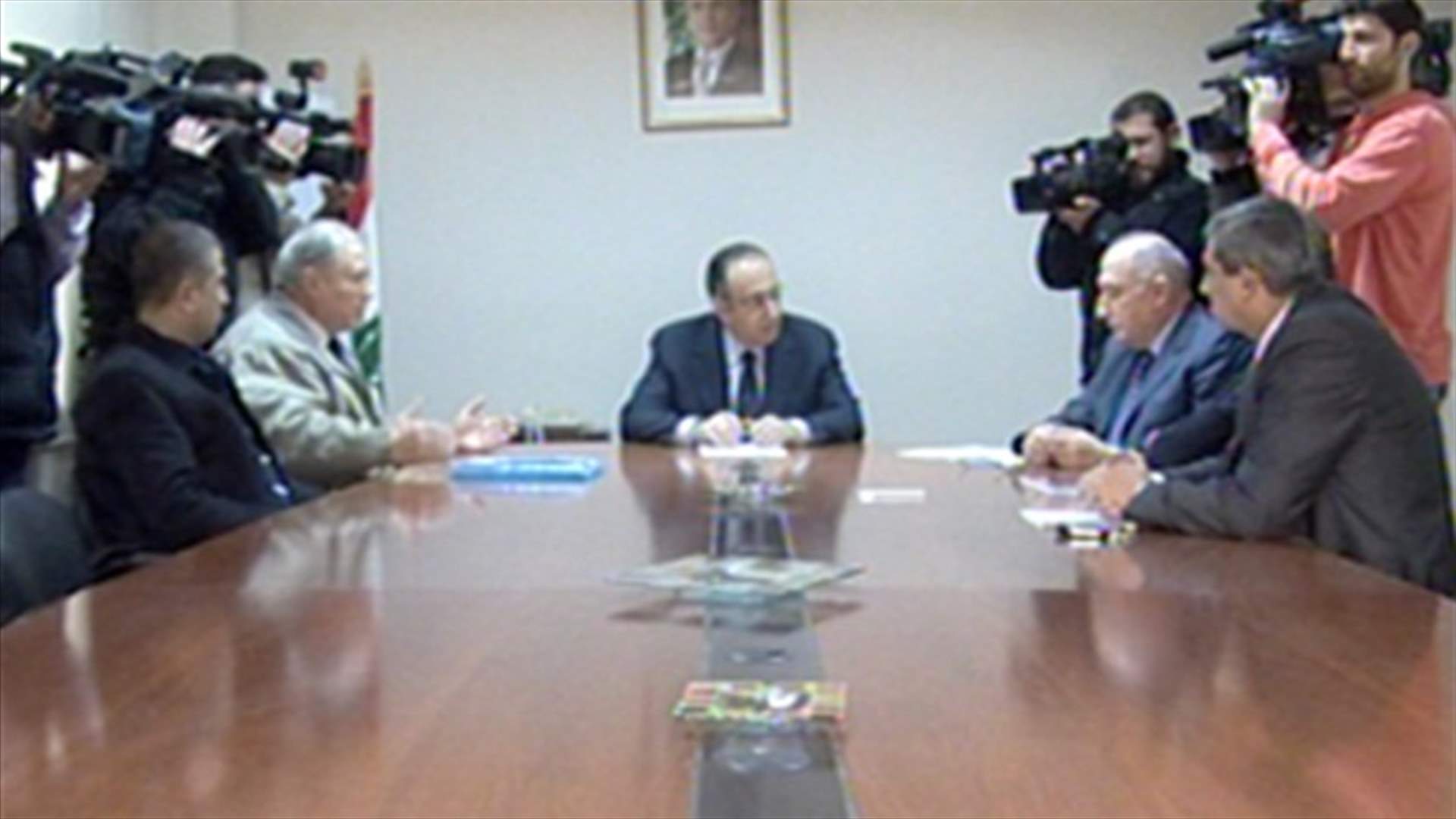 إرجاء تحركات النقابات النفطية بعد لقاء مع نحاس