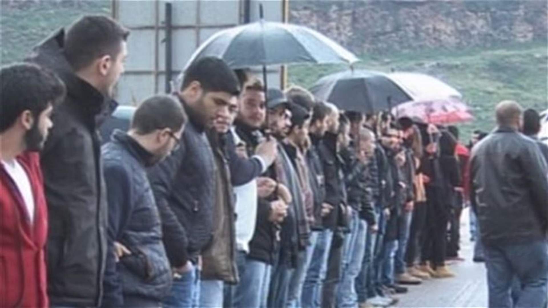 اهالي "مجد القاق" نزلوا الى مكان وقوع الحادث بطرابلس