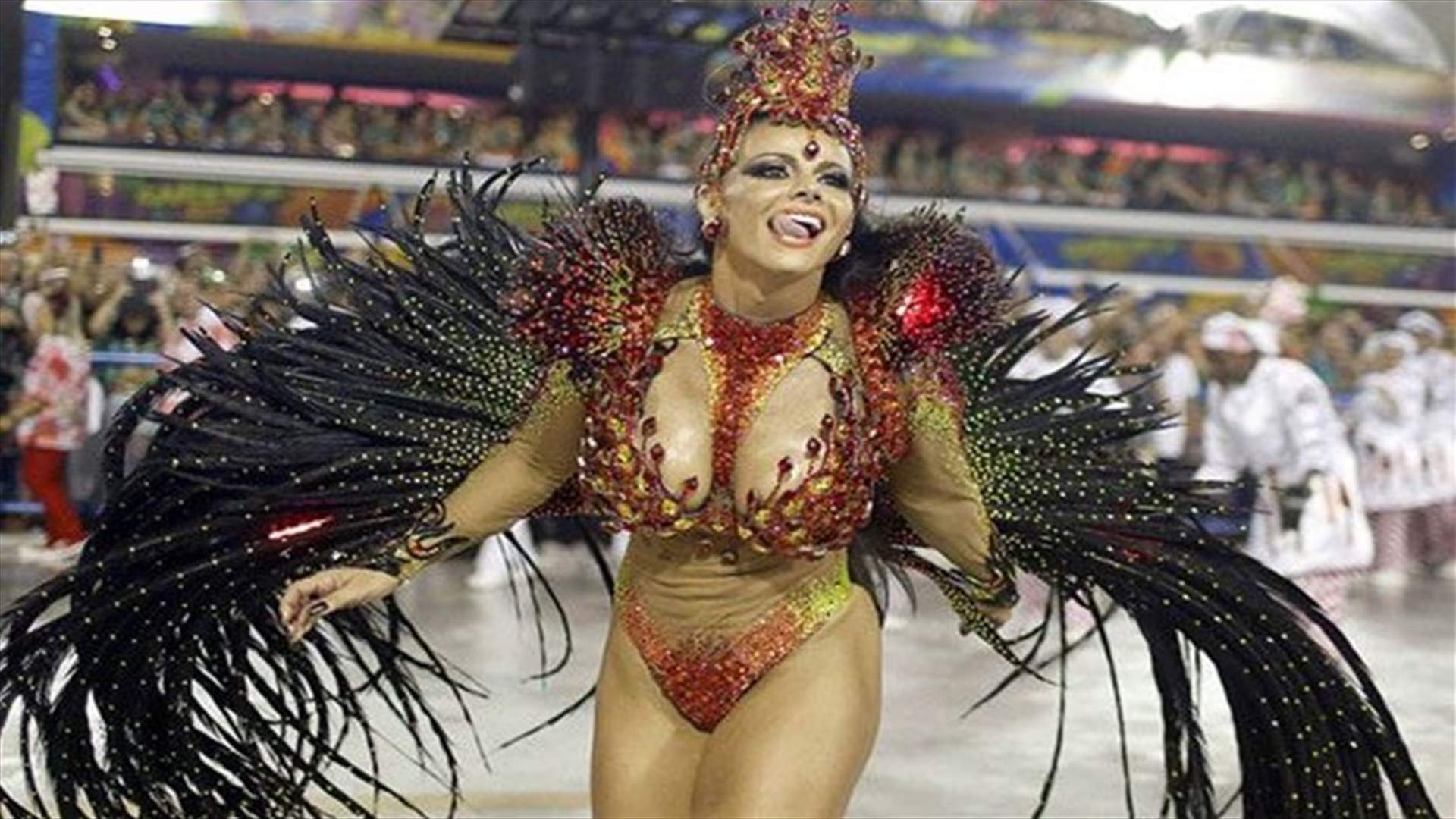 [VIDEO] Heavy Rains Drench Rio Carnival Dancers But High Morale Triumphs!