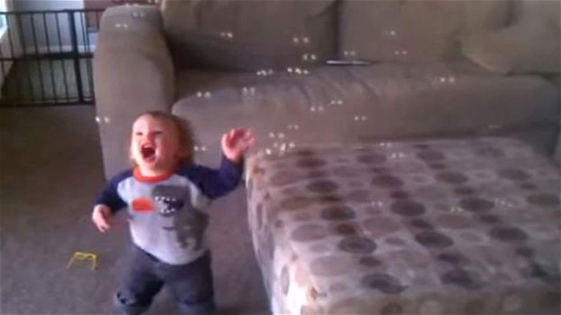 [VIDEO] Priceless Reaction! Toddler Sees Bubbles For The First Time 