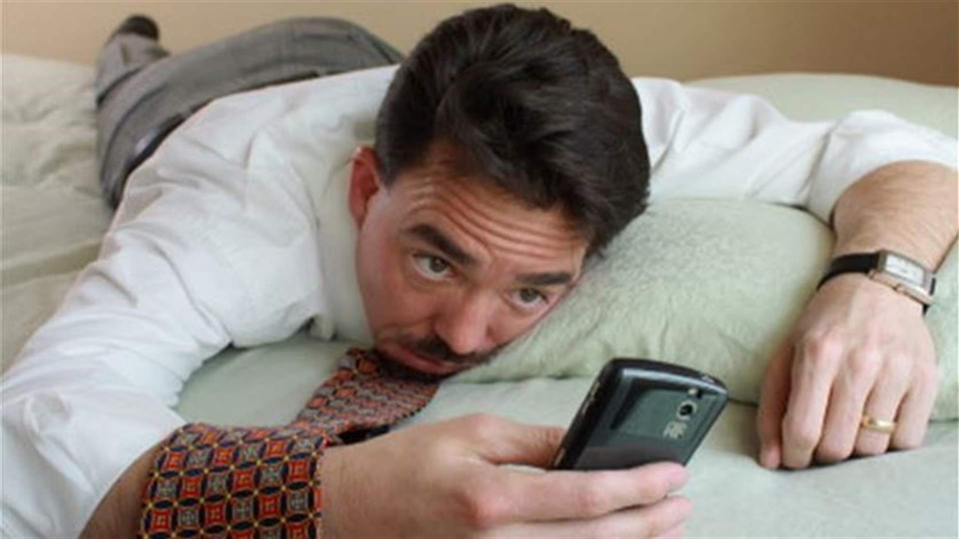 تعلّقنا بالهاتف قد يعني الكآبة!