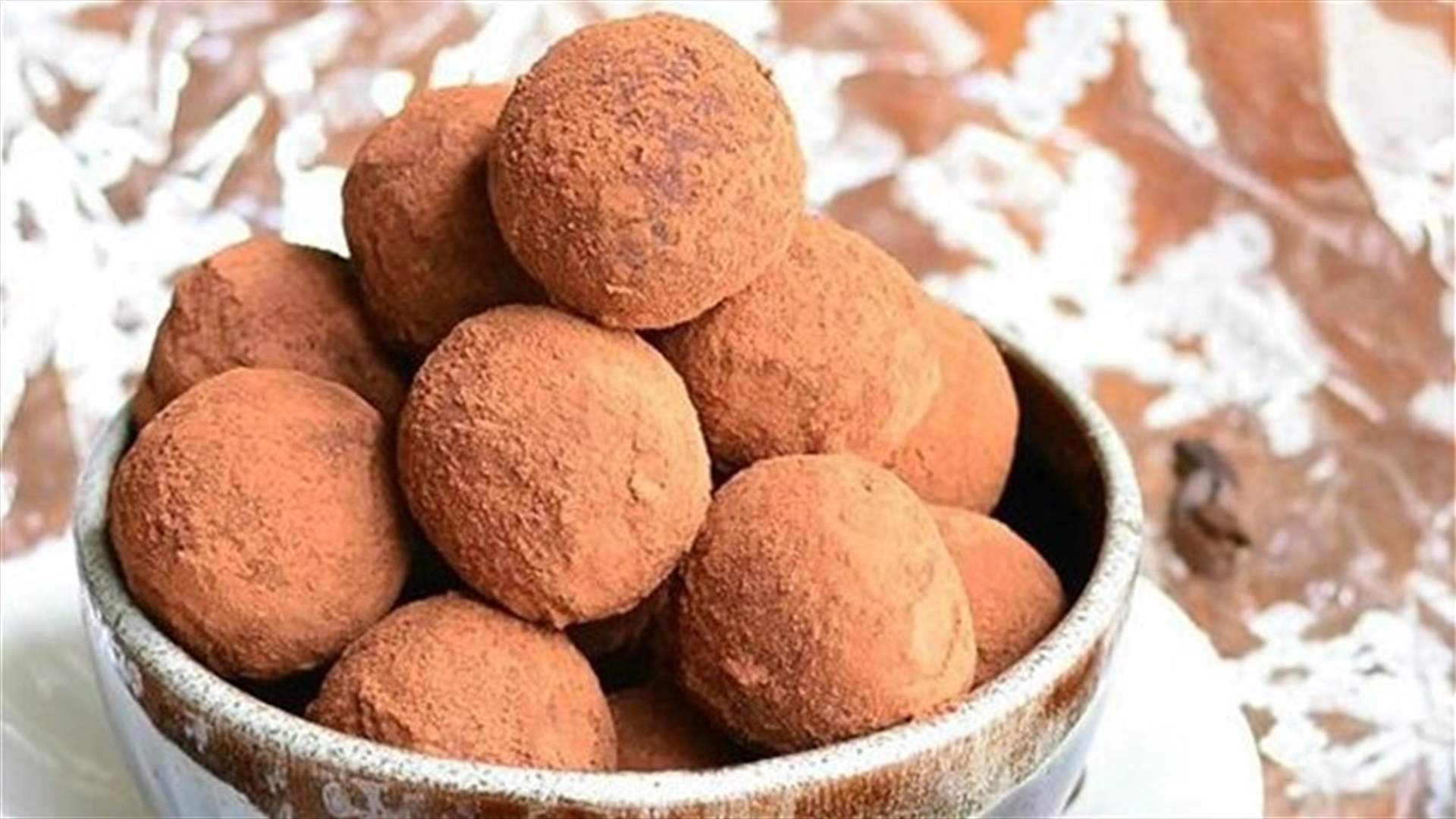 كرات الشوكولاتة مع بودرة الكاكاو