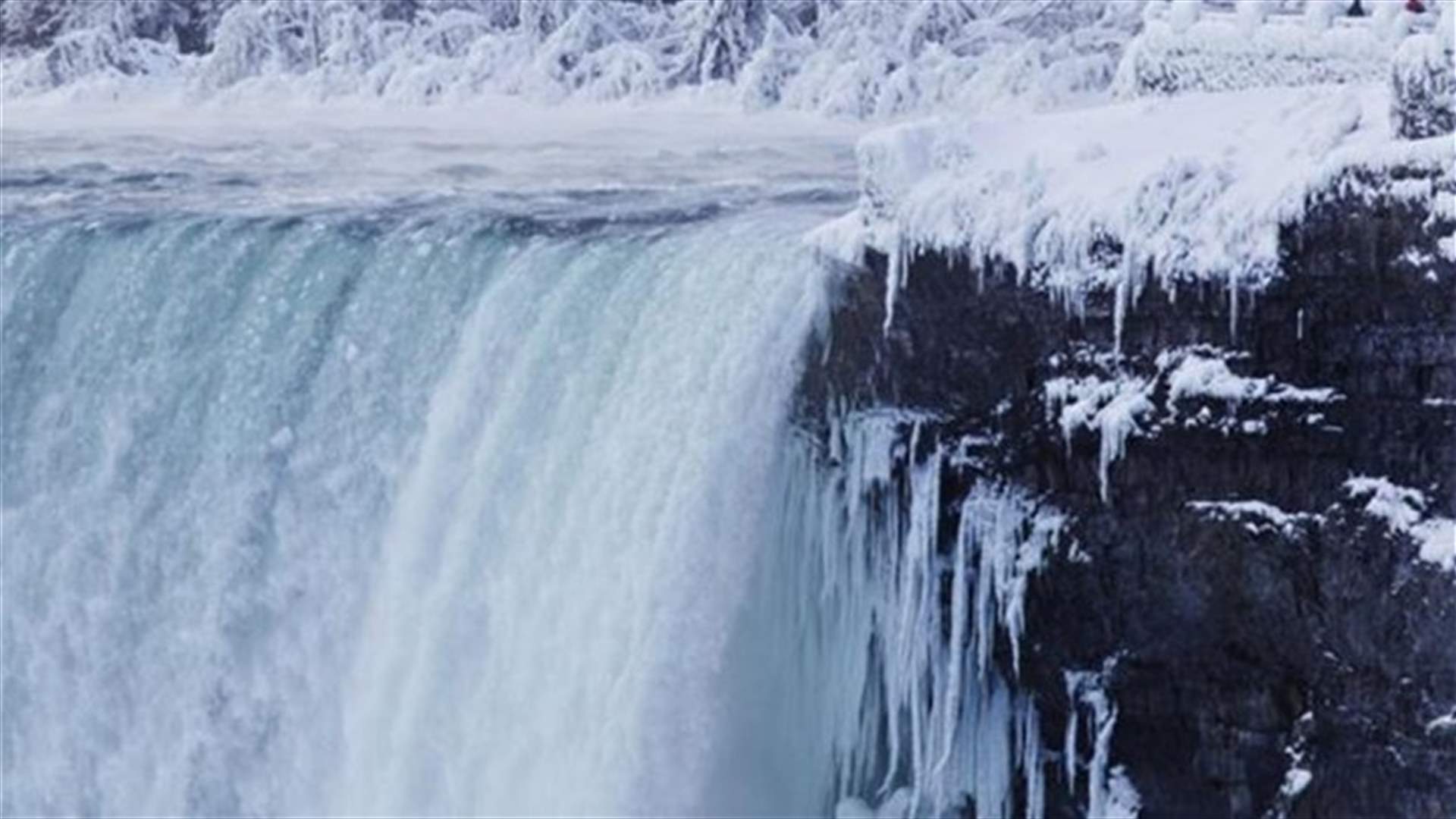 'Frozen' Niagara Falls drawing tourists to winter spectacle