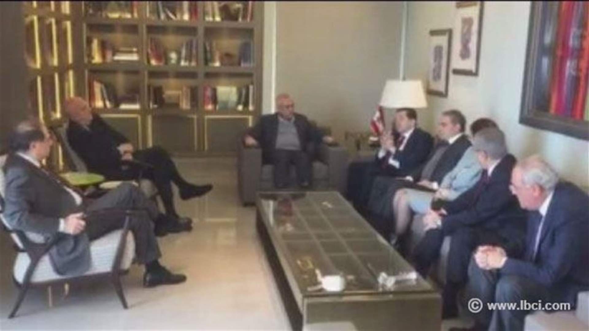  الازمة الحكومية في دارة ميشال سليمان 