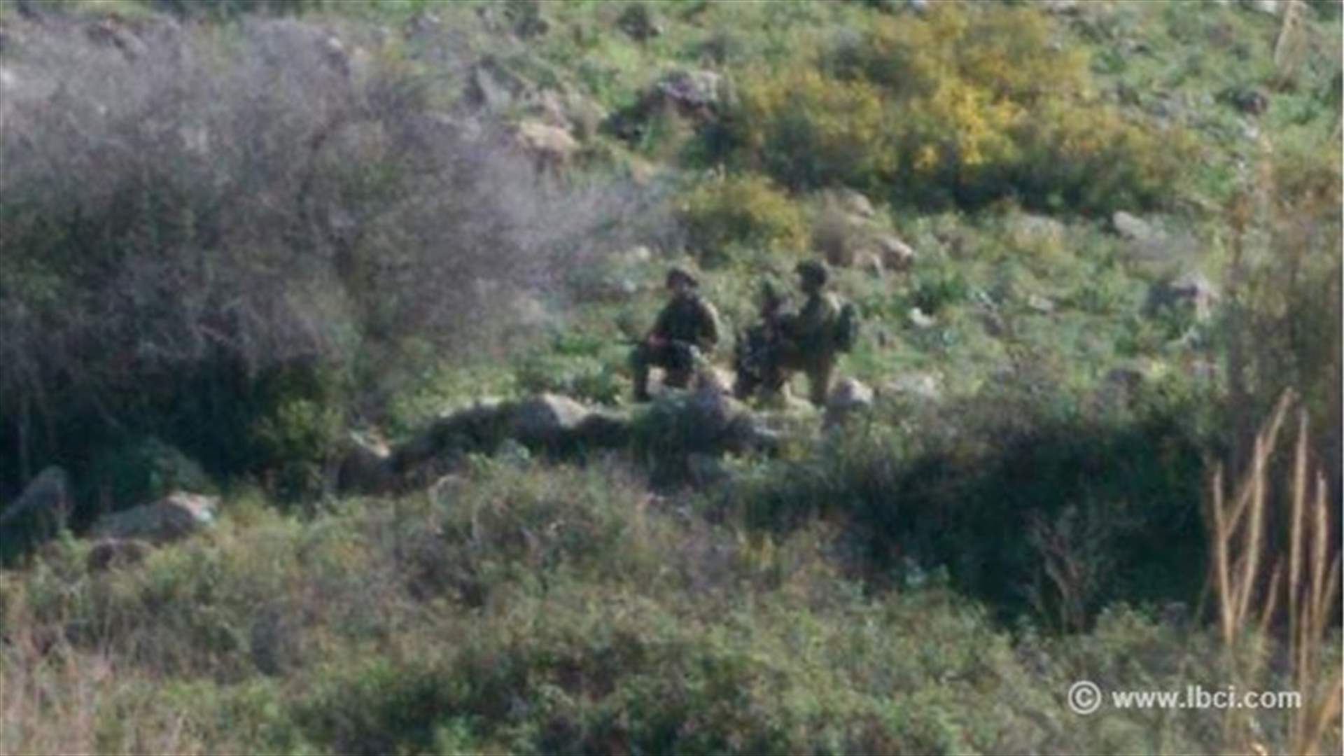 Israeli military unit advances towards al-Wazzani River 