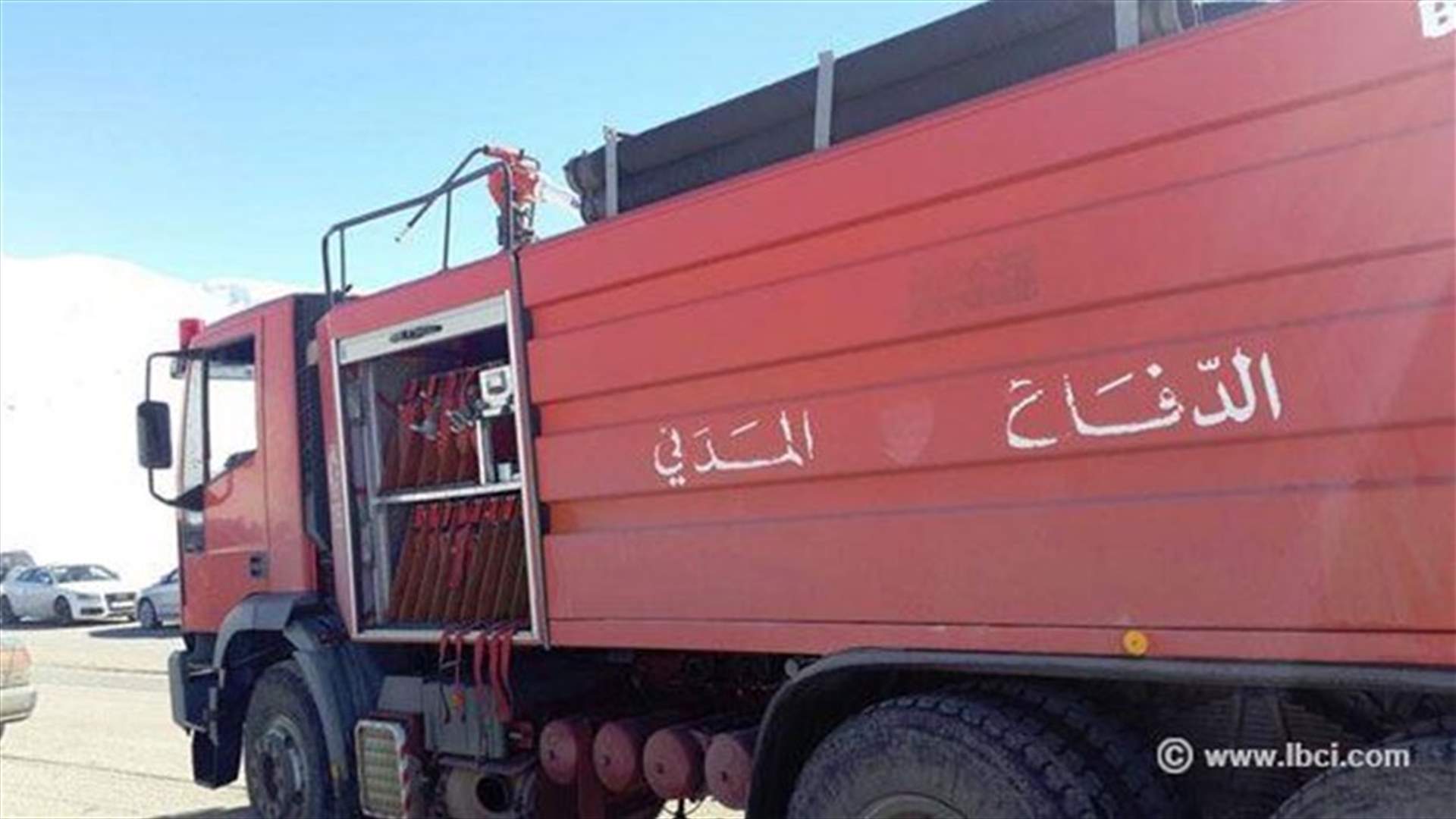 بالصور: حريق قرب محطة الوردة في كفردبيان 