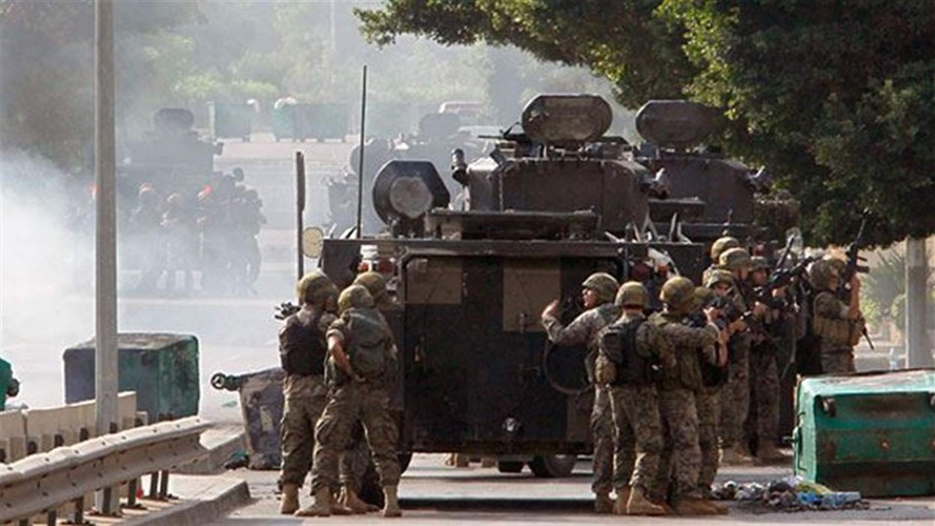 الجيش يستهدف مواقع المسلحين في جرود رأس بعلبك