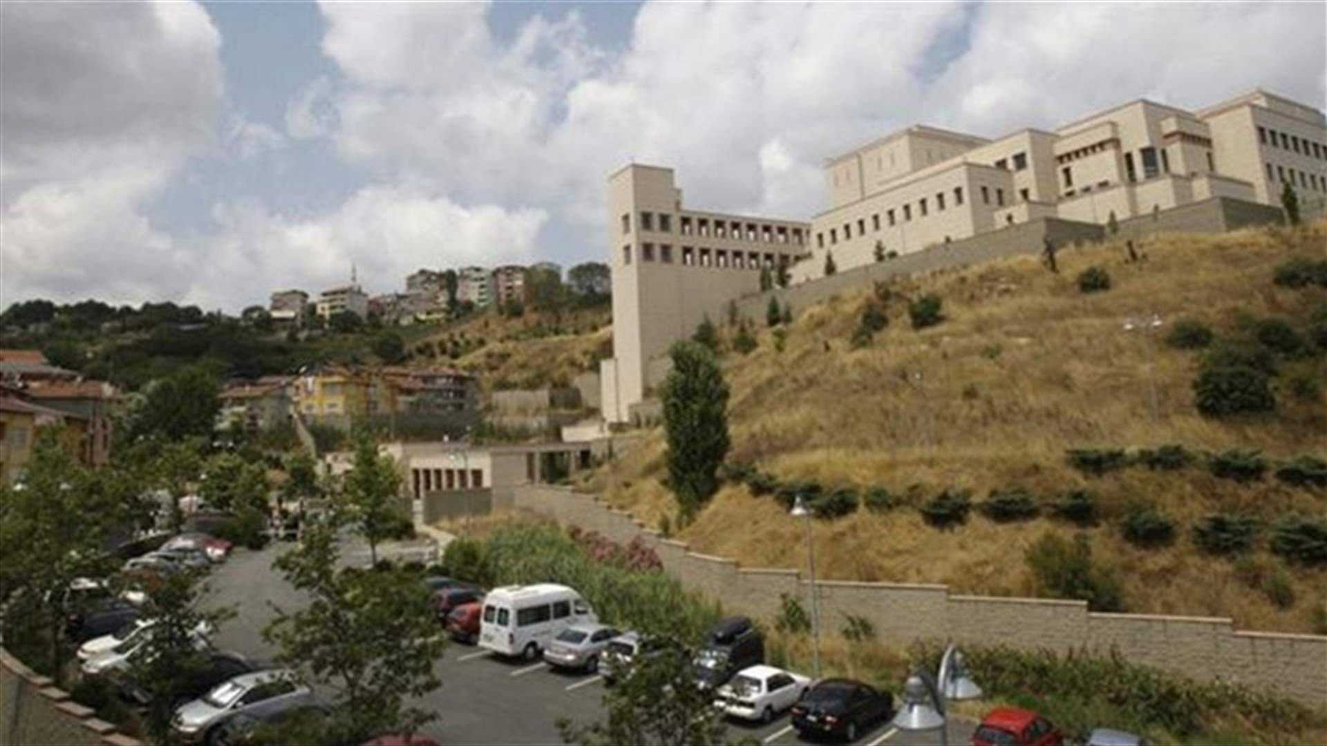 Turkey police detain suspect claiming to have bomb outside US consulate