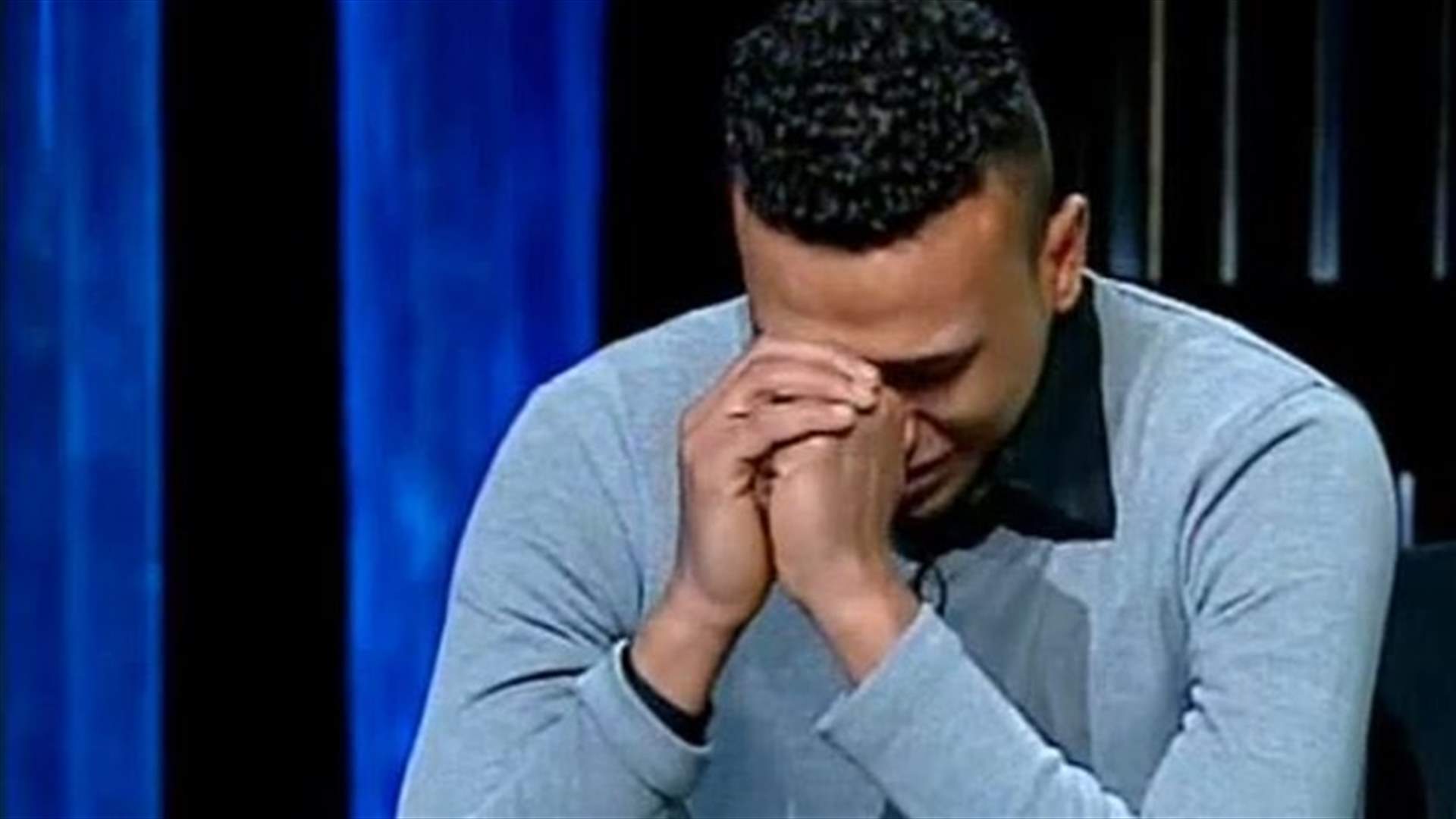 شاهد كيف انهار شاب وأمّه على الهواء لمقتل كلبهما !