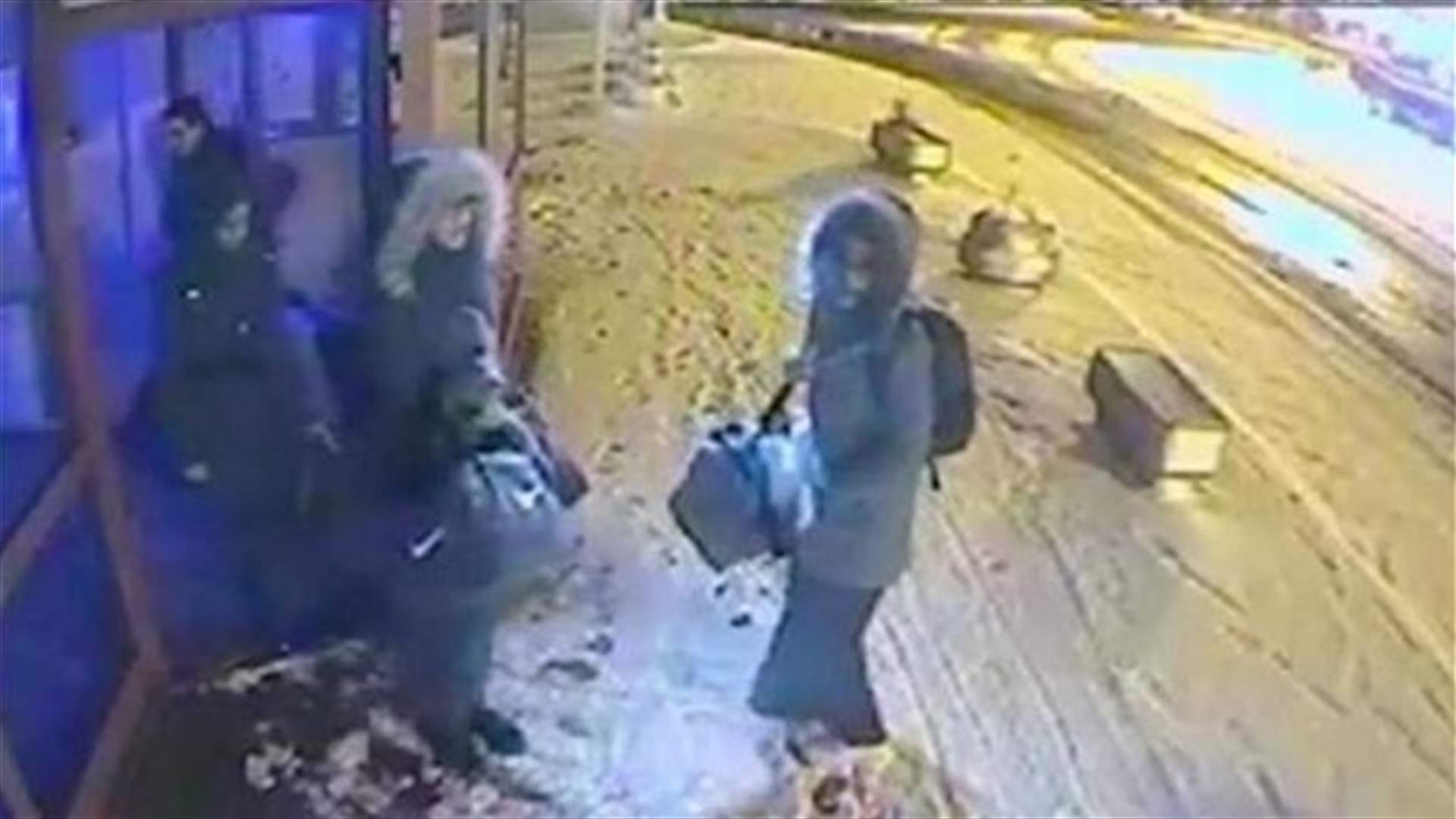 CCTV shows British schoolgirls at Istanbul bus station on way to Syria-media