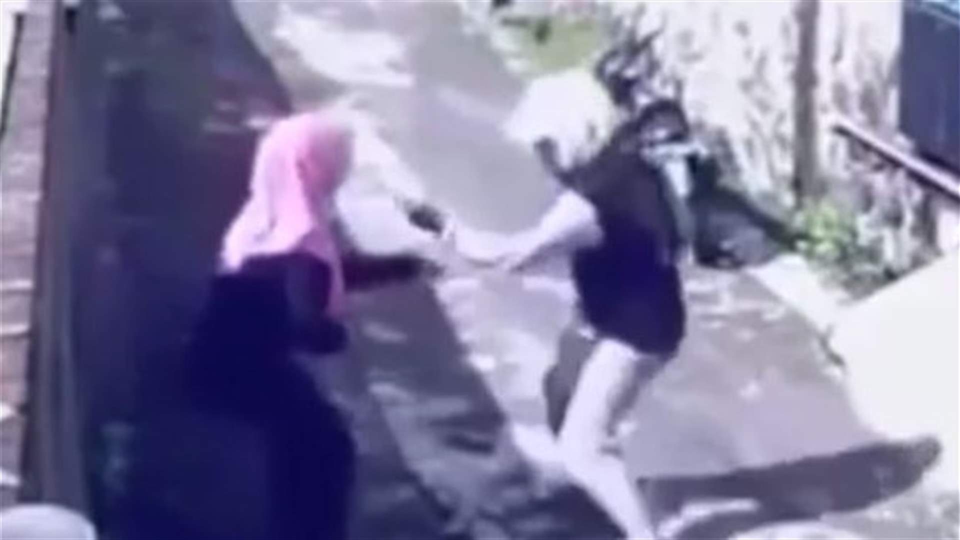 [VIDEO] Brave Woman Robbed On Street Takes Instant Revenge By Stealing Thief’s Getaway Scooter