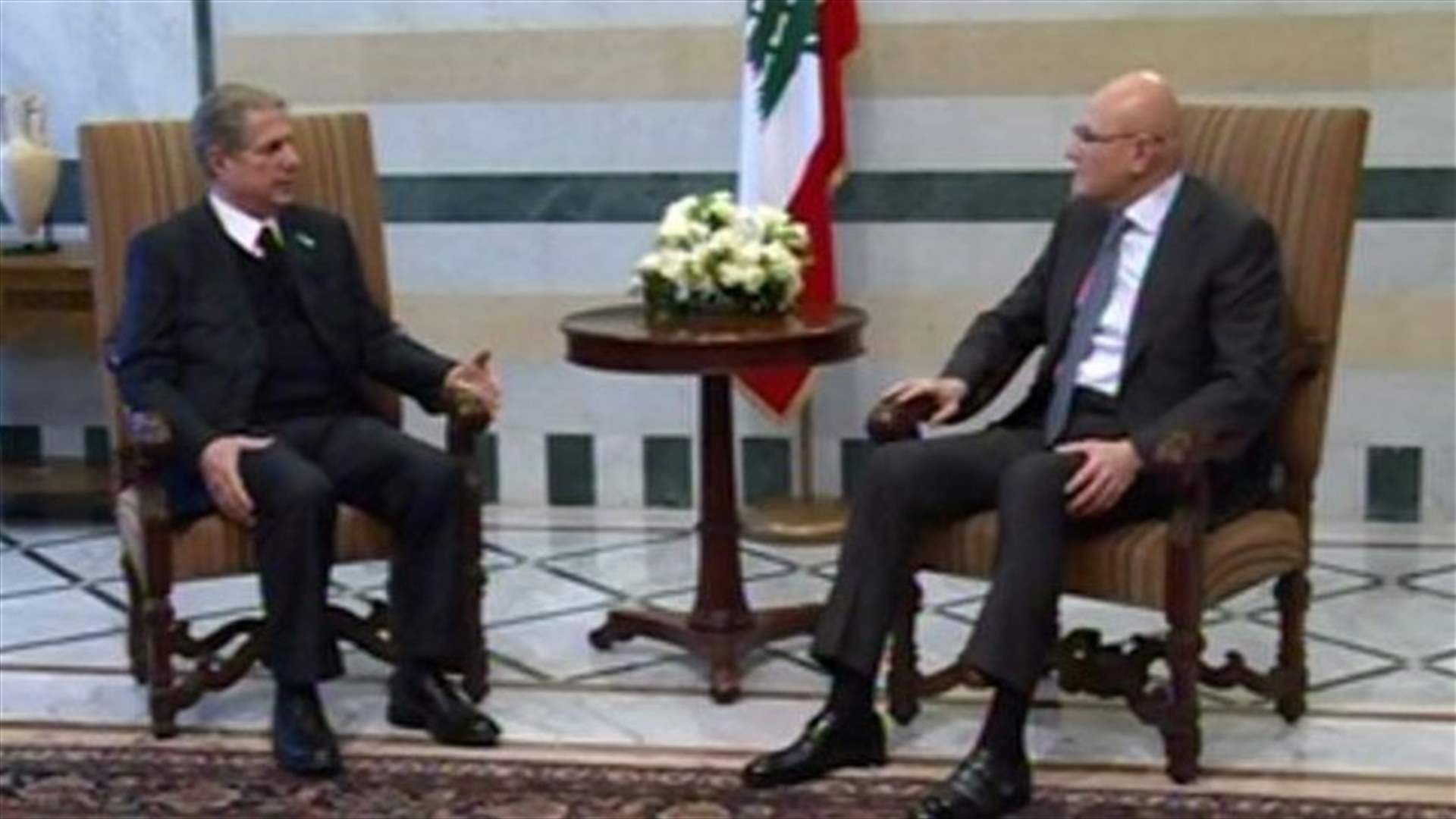 سلام عرض آلية عمل الحكومة مع الجميل