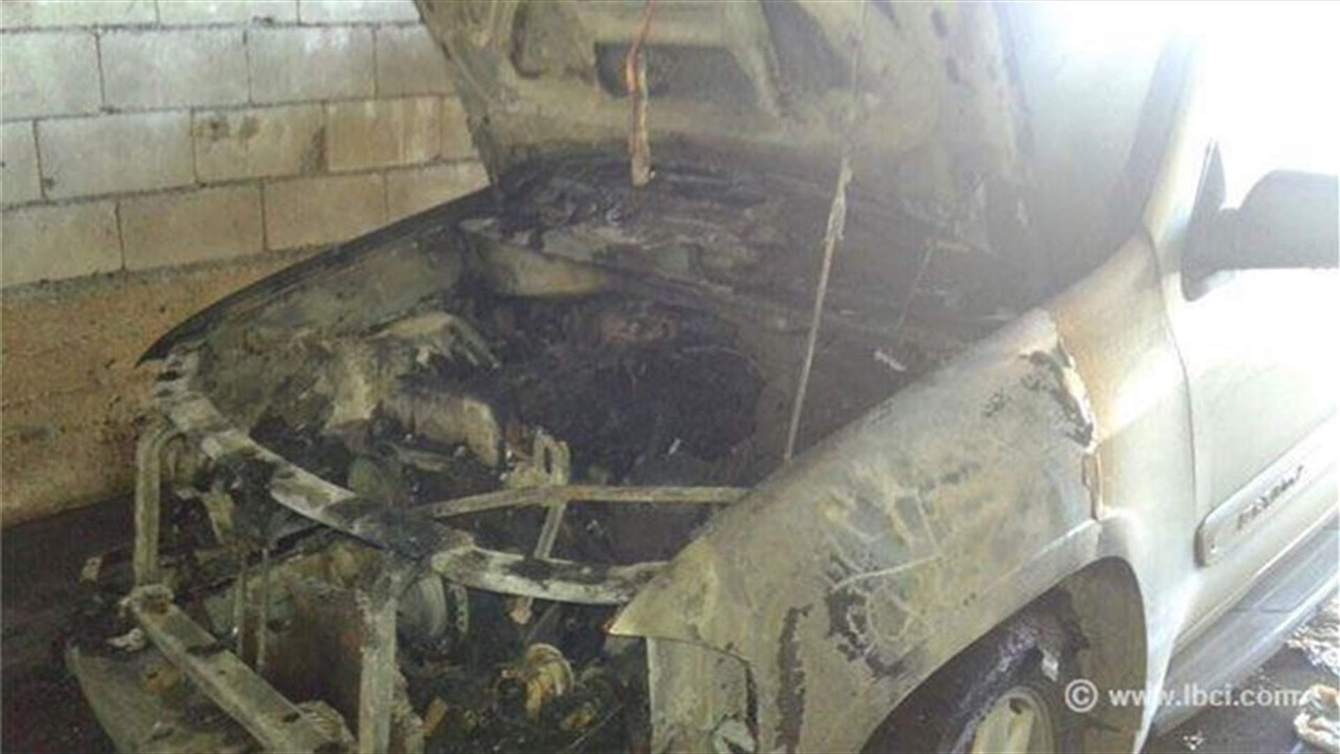 [PHOTOS] Two vehicles set ablaze in Akkar 