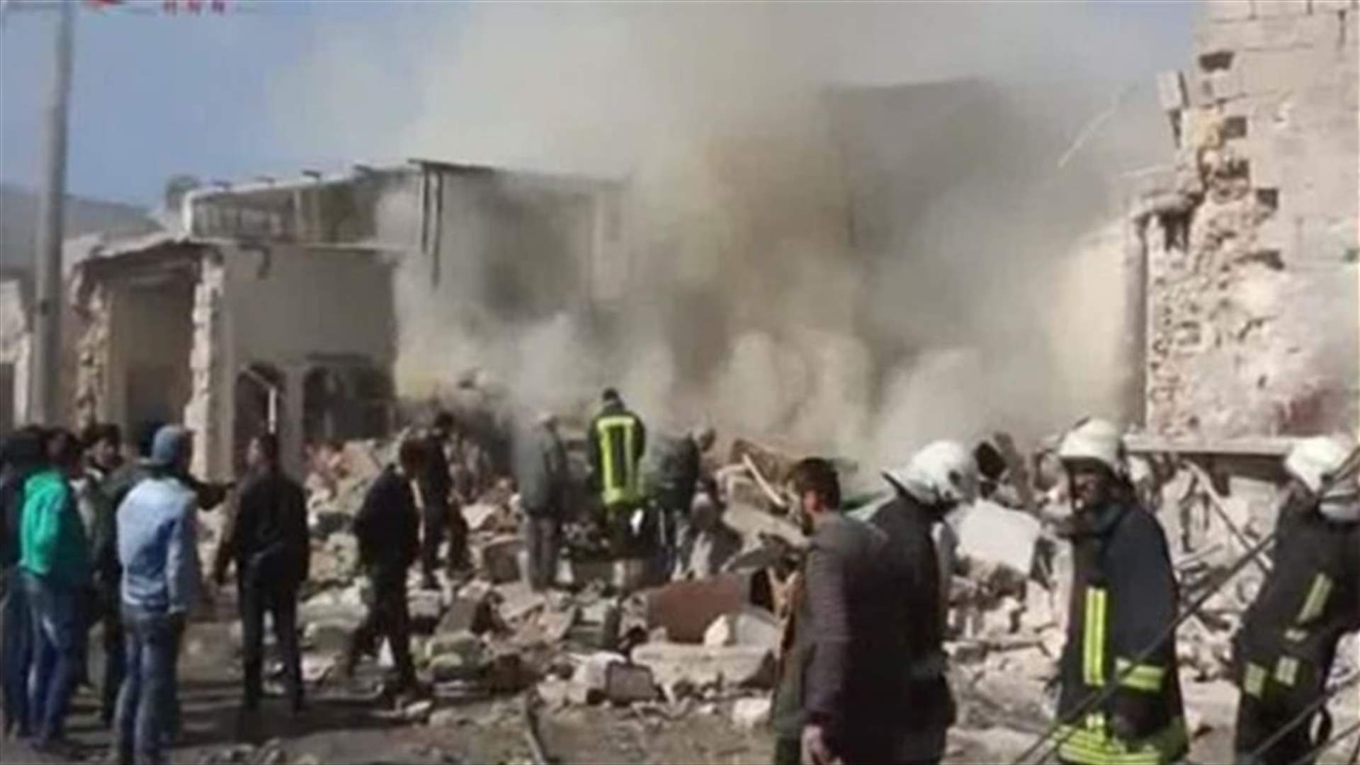 اشتباكات عنيفة في محيط مبنى الاستخبارات الجويّة في حلب..ومقتل 18 ببرميل متفجر