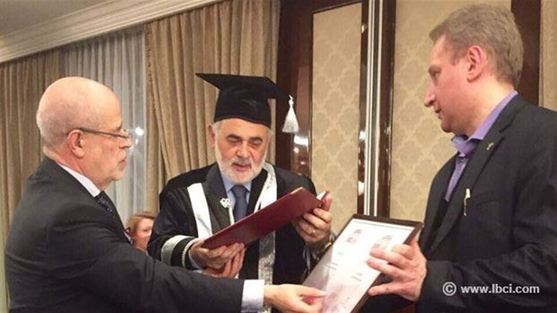 أكاديمية العلوم الروسية تكرمّ أبو زيد