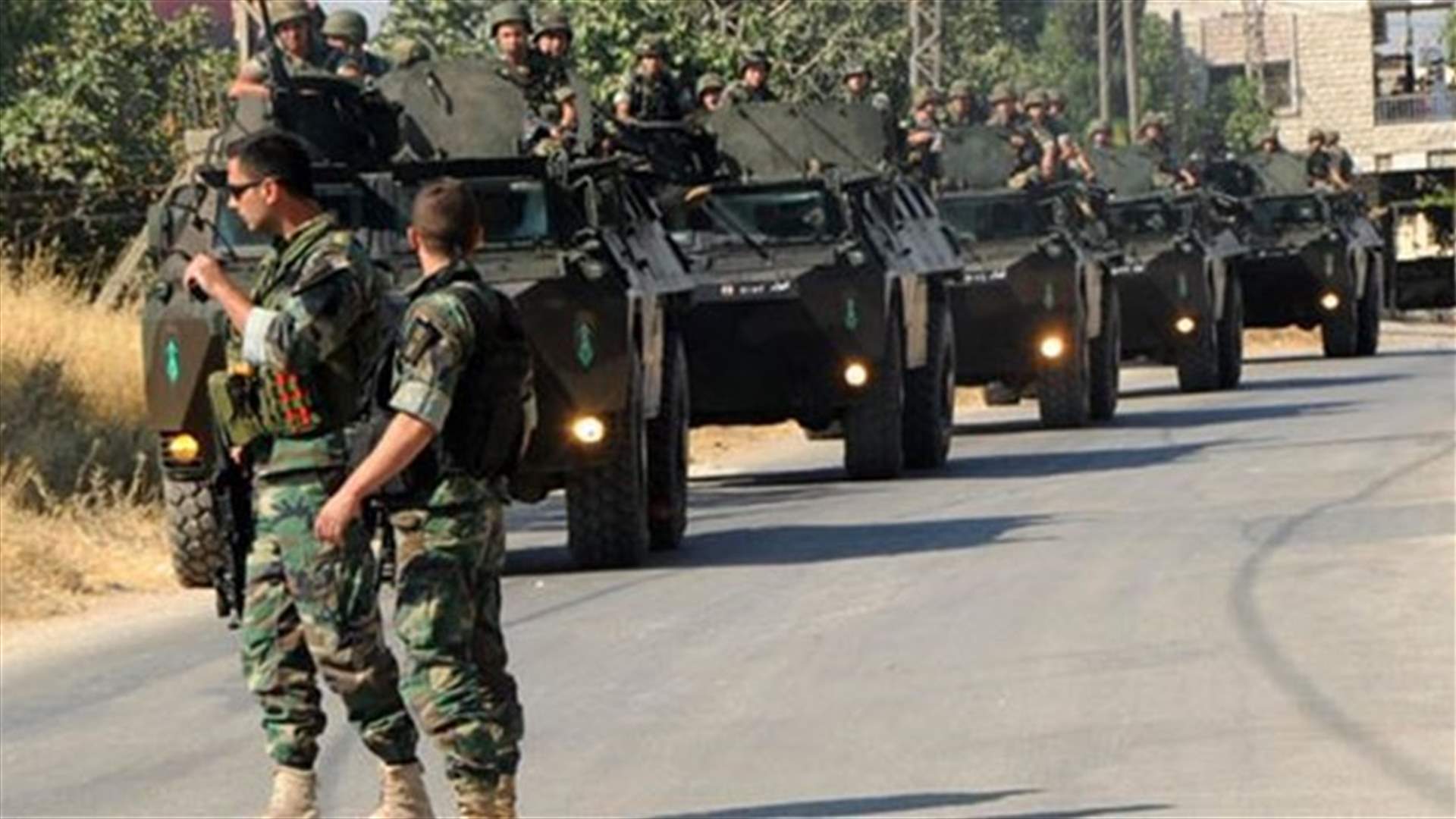 الجيش يدهم ثكنة غورو في بعلبك بحثًا عن مطلوبين